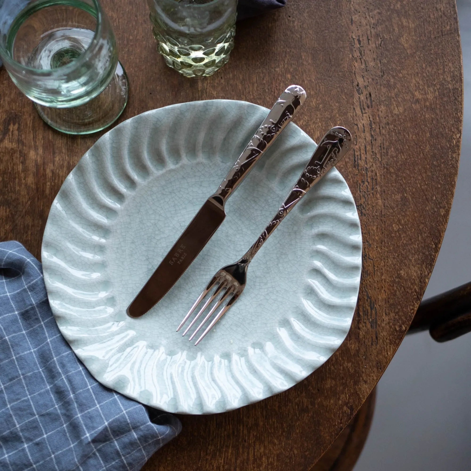Elegant and sophisticated cutlery set with intricate design details