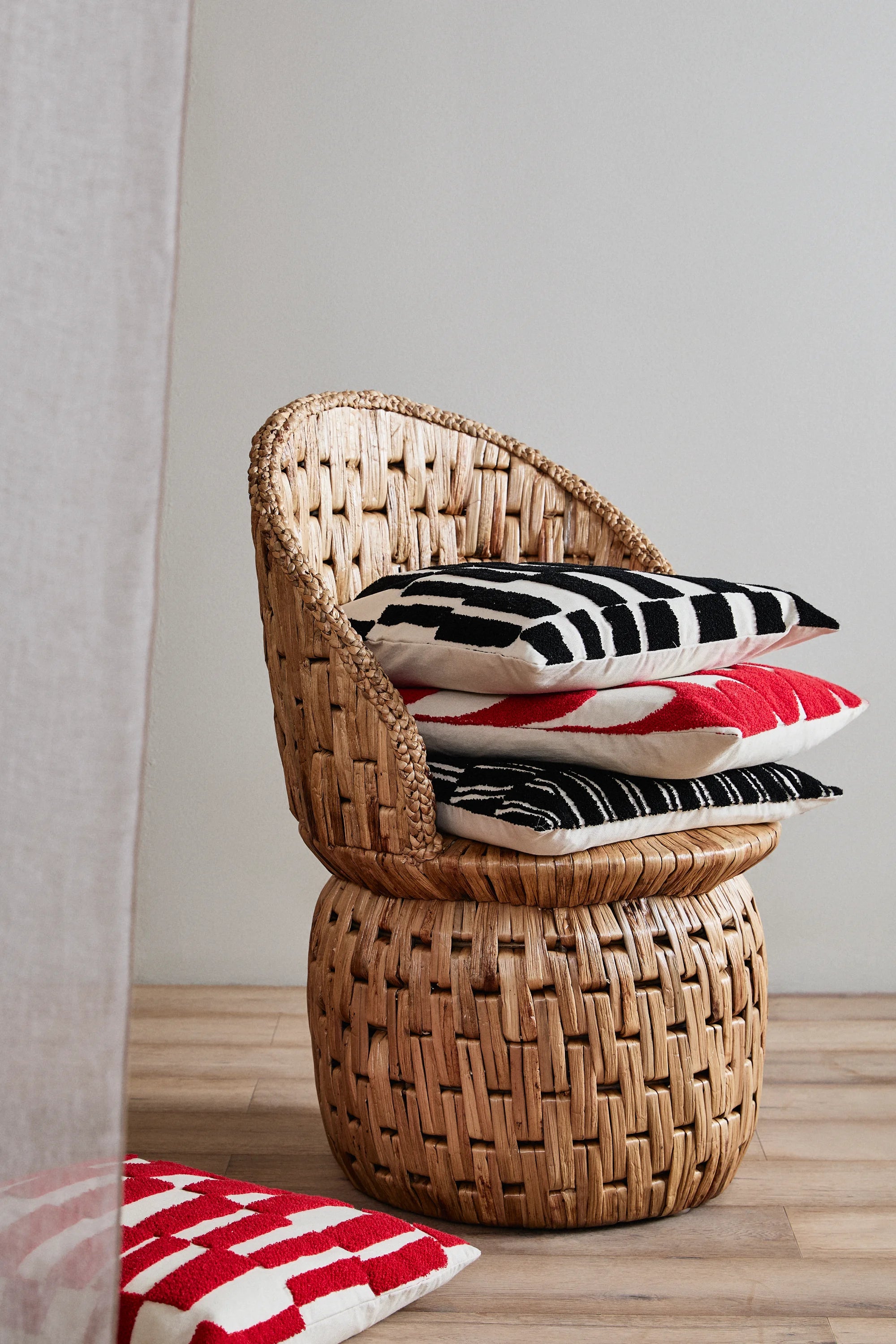 Furud Throw Pillow