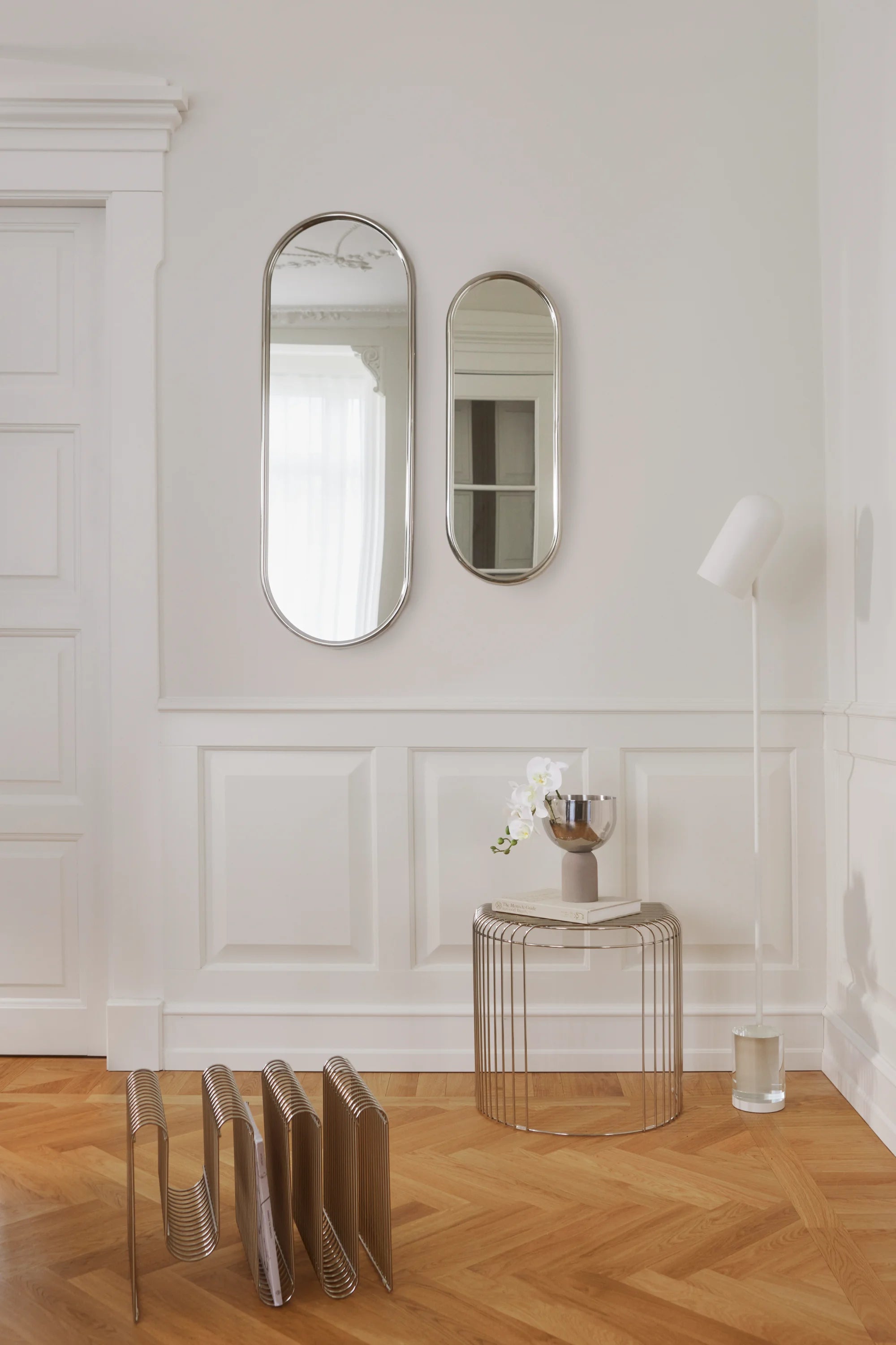 Curva Magazine Holder