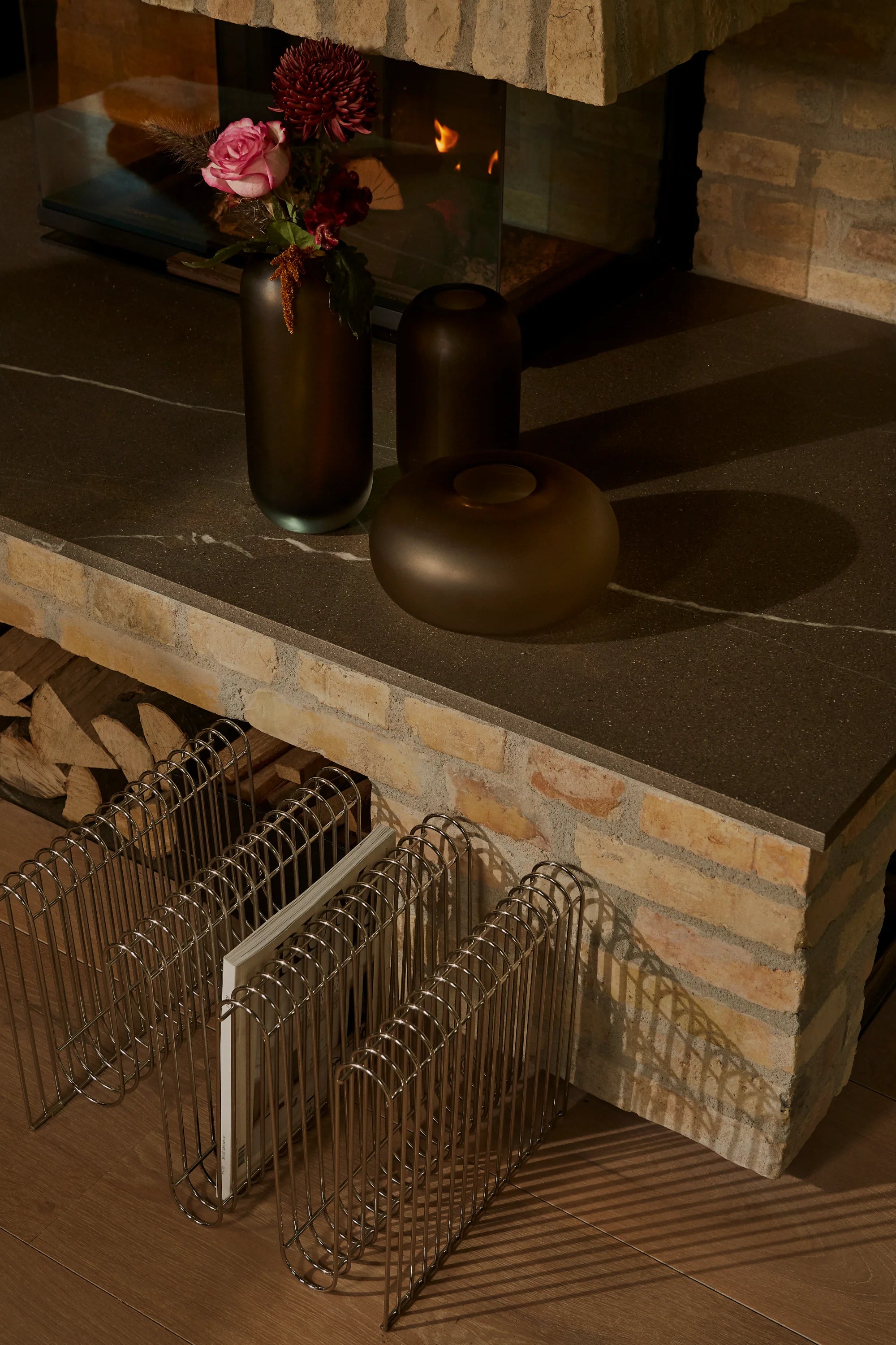 Curva Magazine Holder