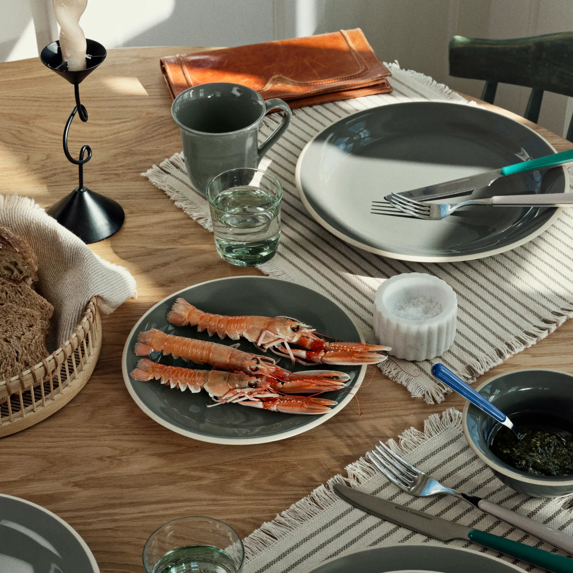 Taverna Dinner Set for 4, featuring 16-piece ceramic dishes and cutlery with traditional Greek design