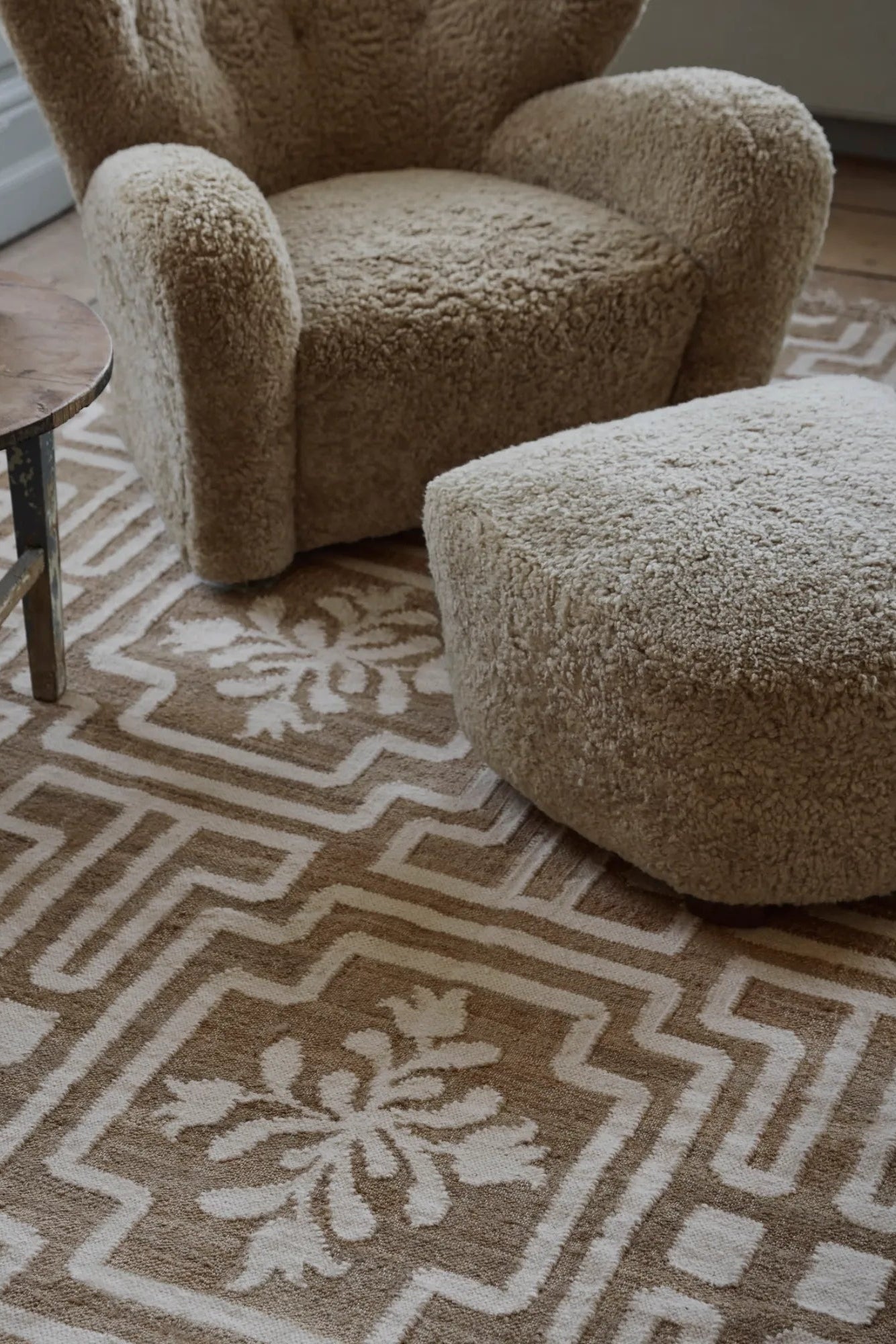 Living room with elegant handwoven beige and blue wool rug No22 as the centerpiece