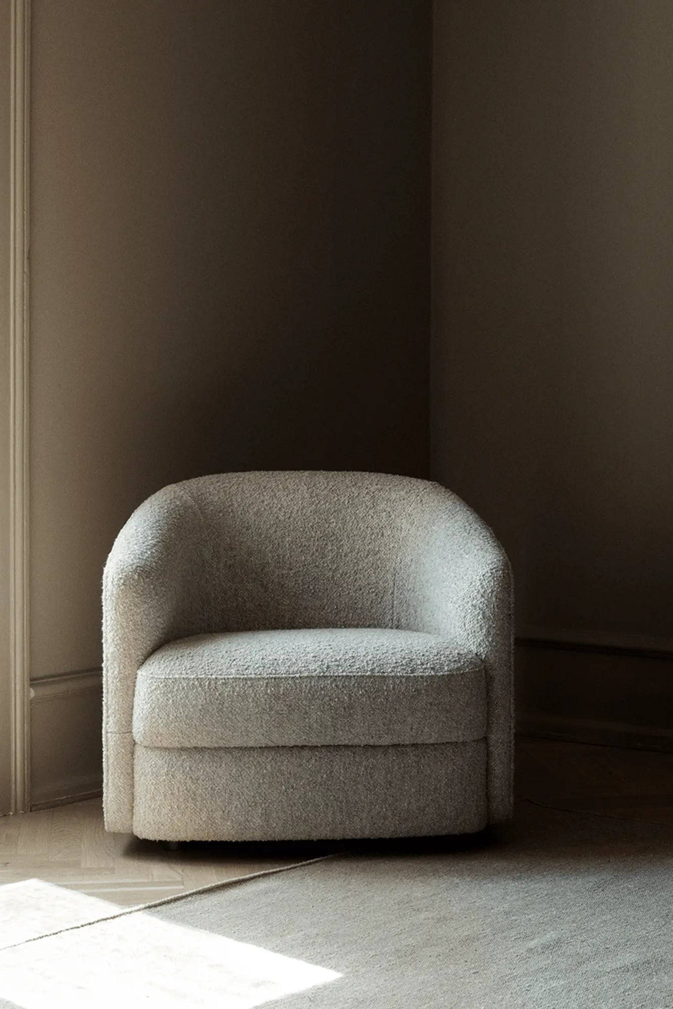 Covent Lounge Chair in luxurious leather with contemporary and sophisticated look