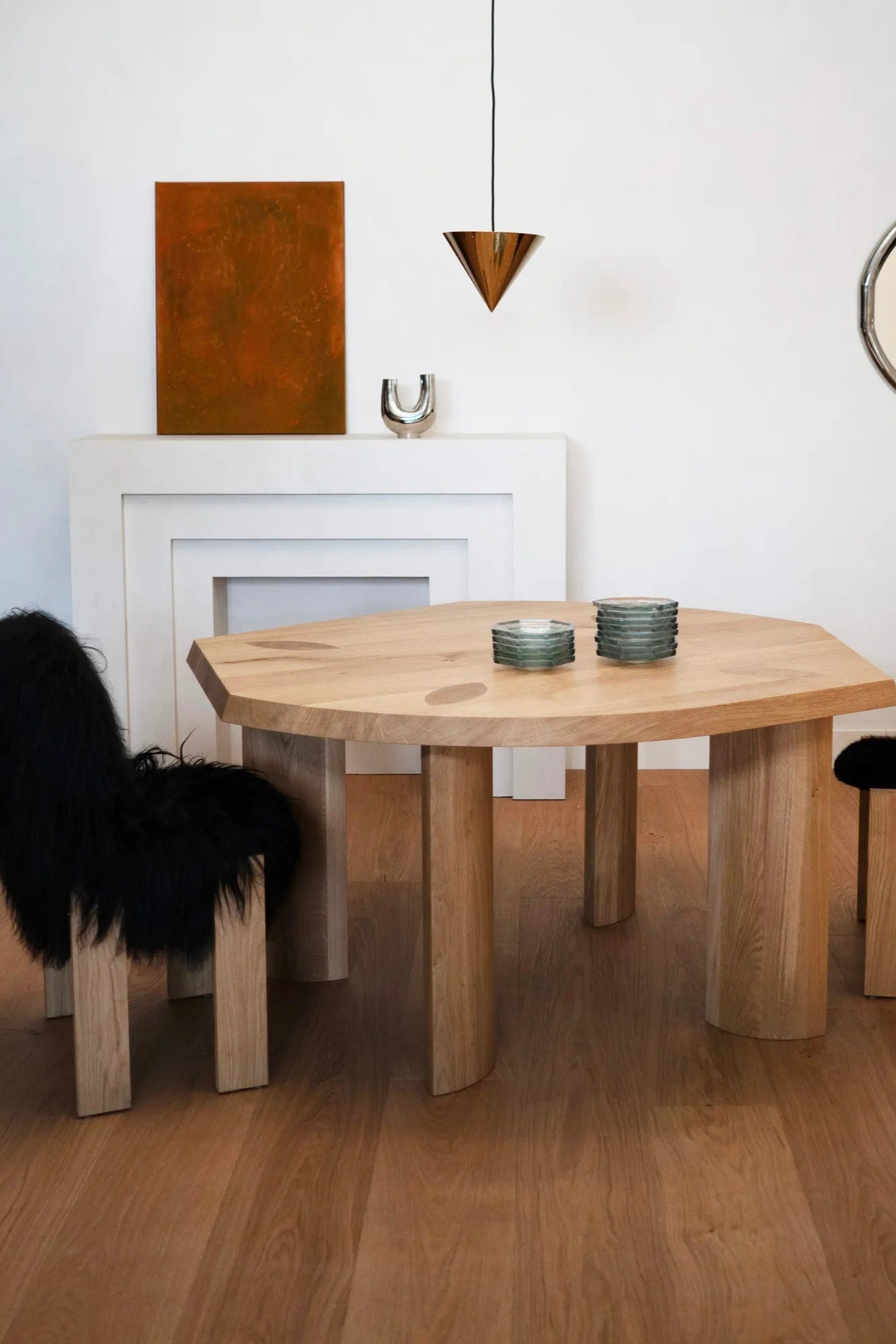 Elegant and spacious table perfect for family gatherings and entertaining