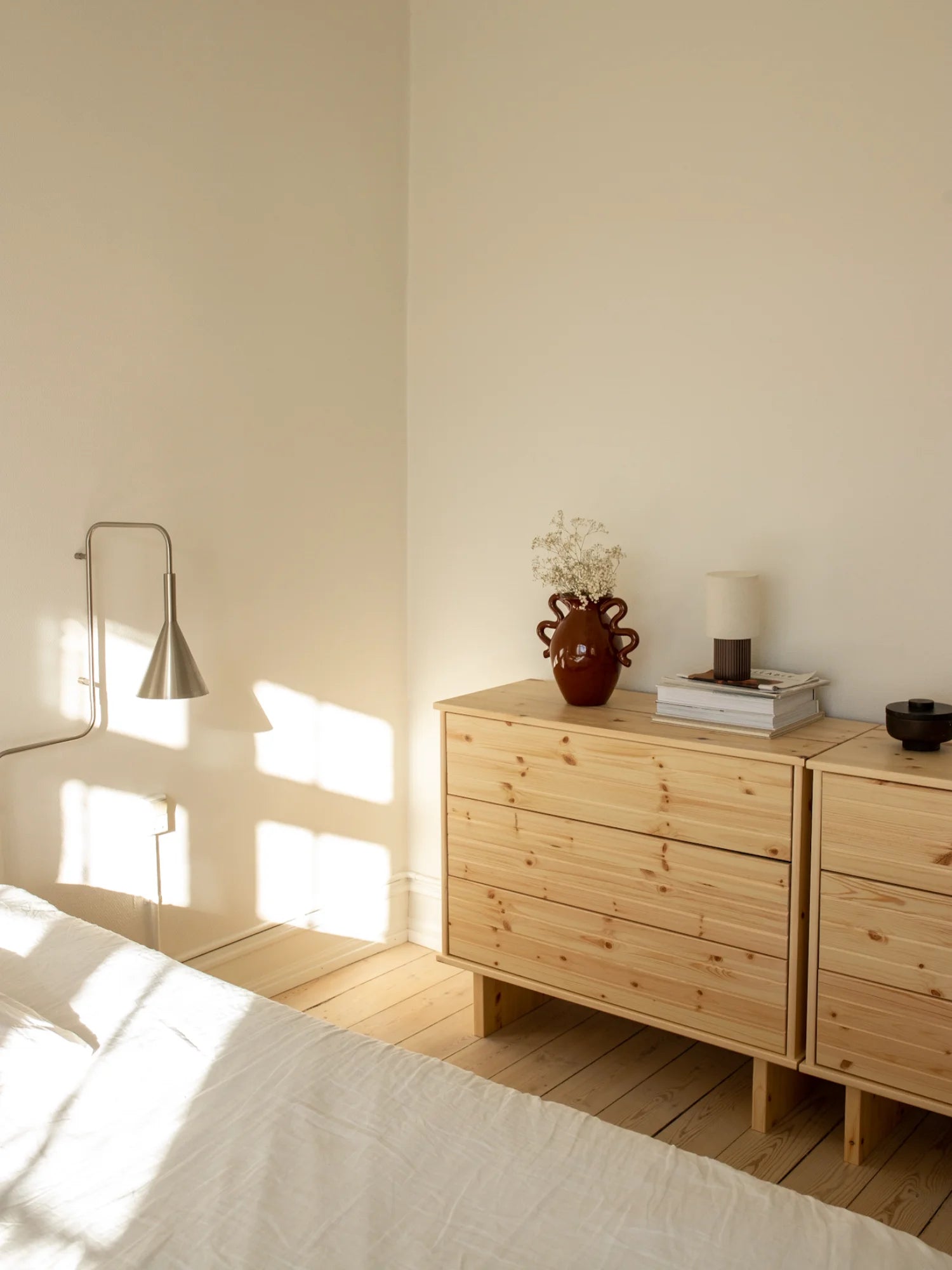 Kommo Dresser