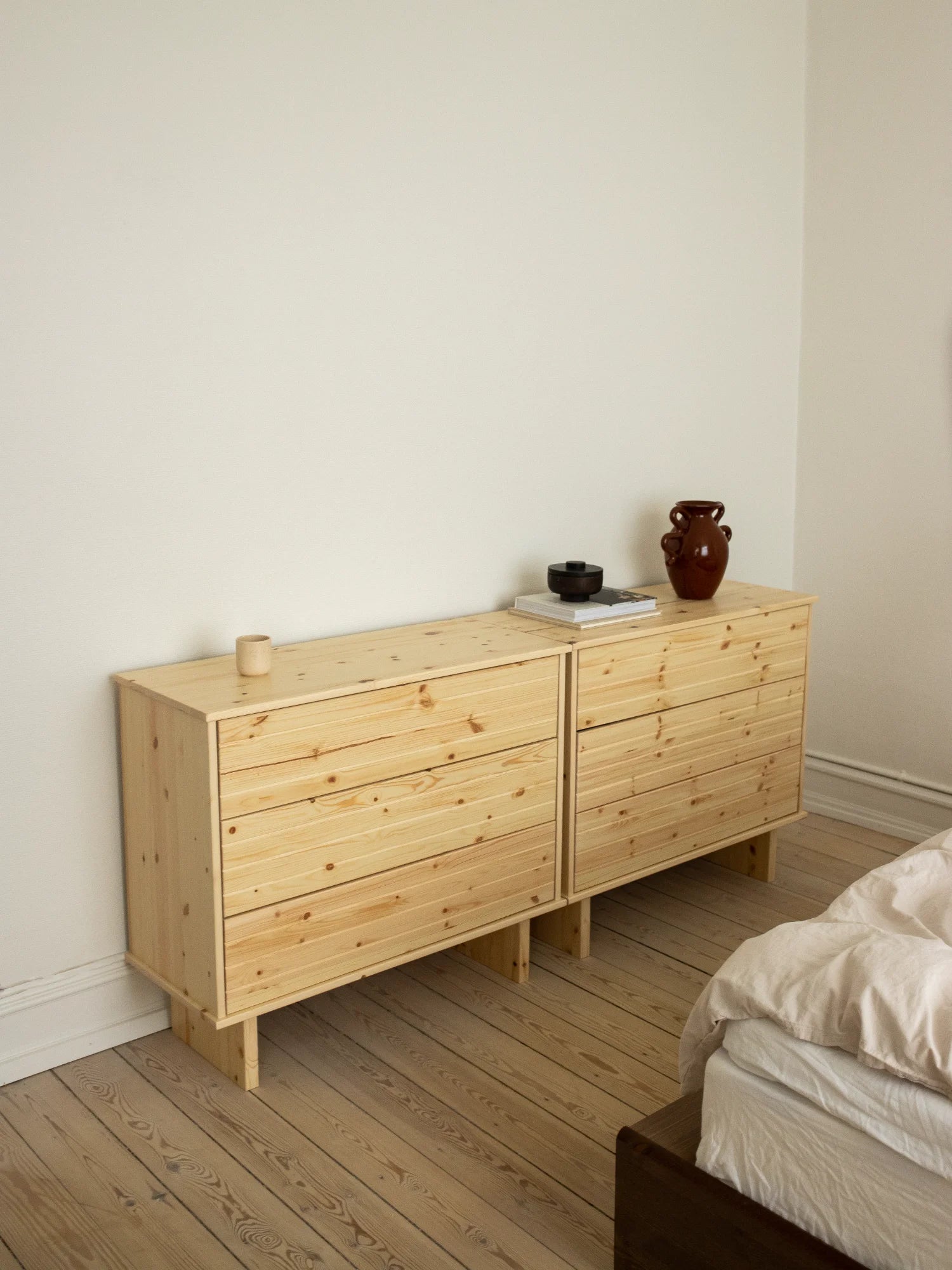 Kommo Dresser