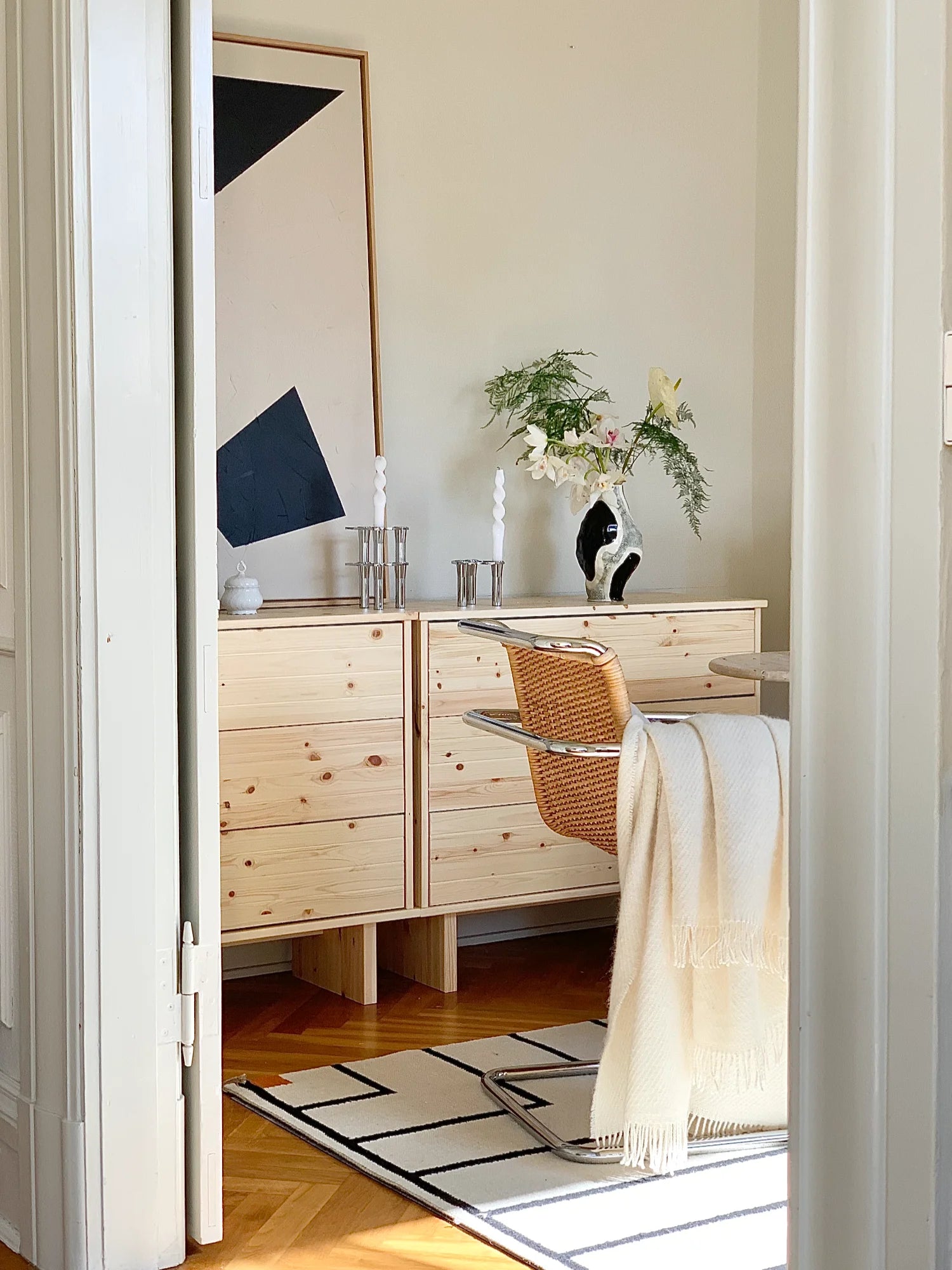 Kommo Dresser