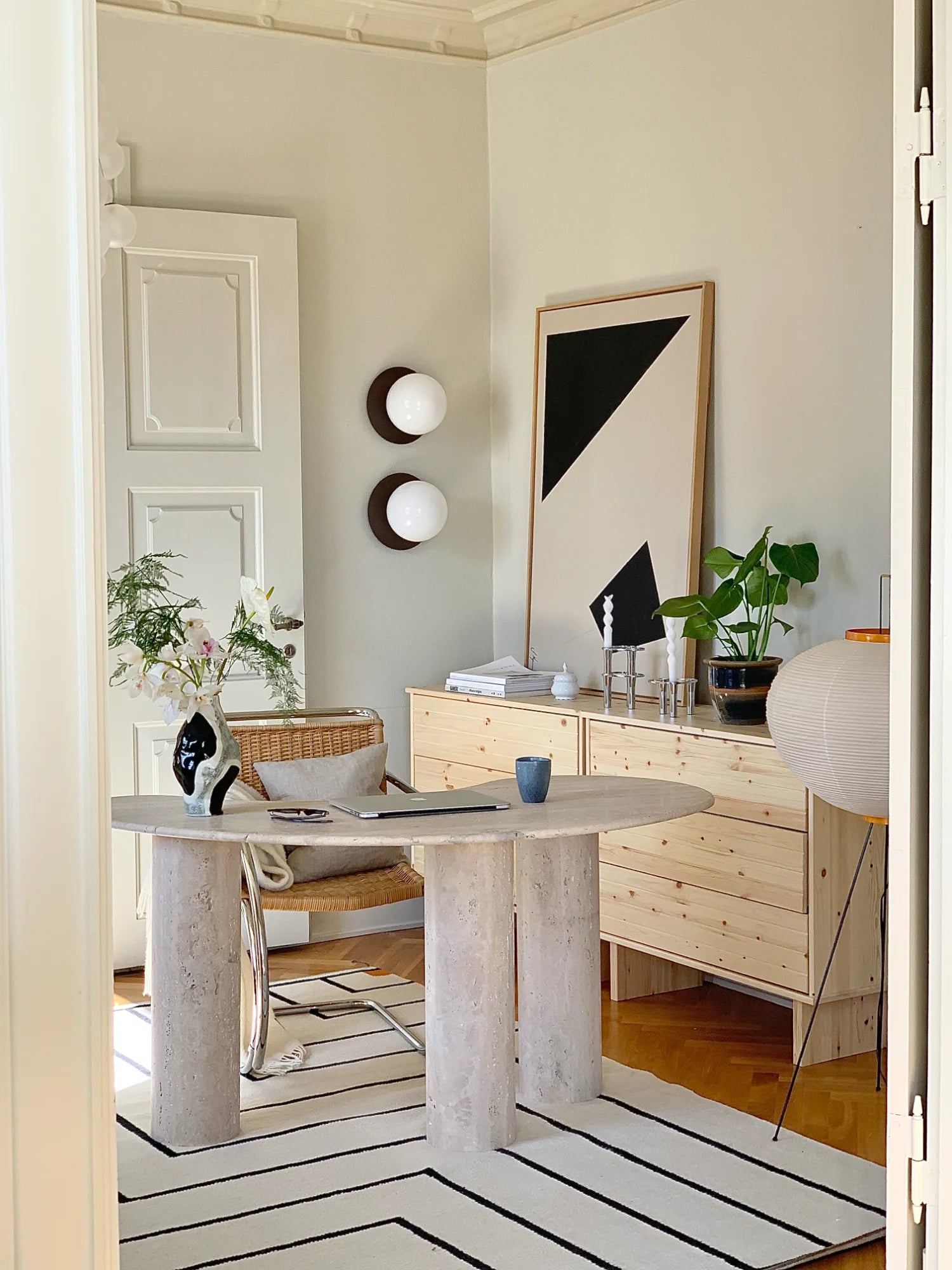 Kommo Dresser