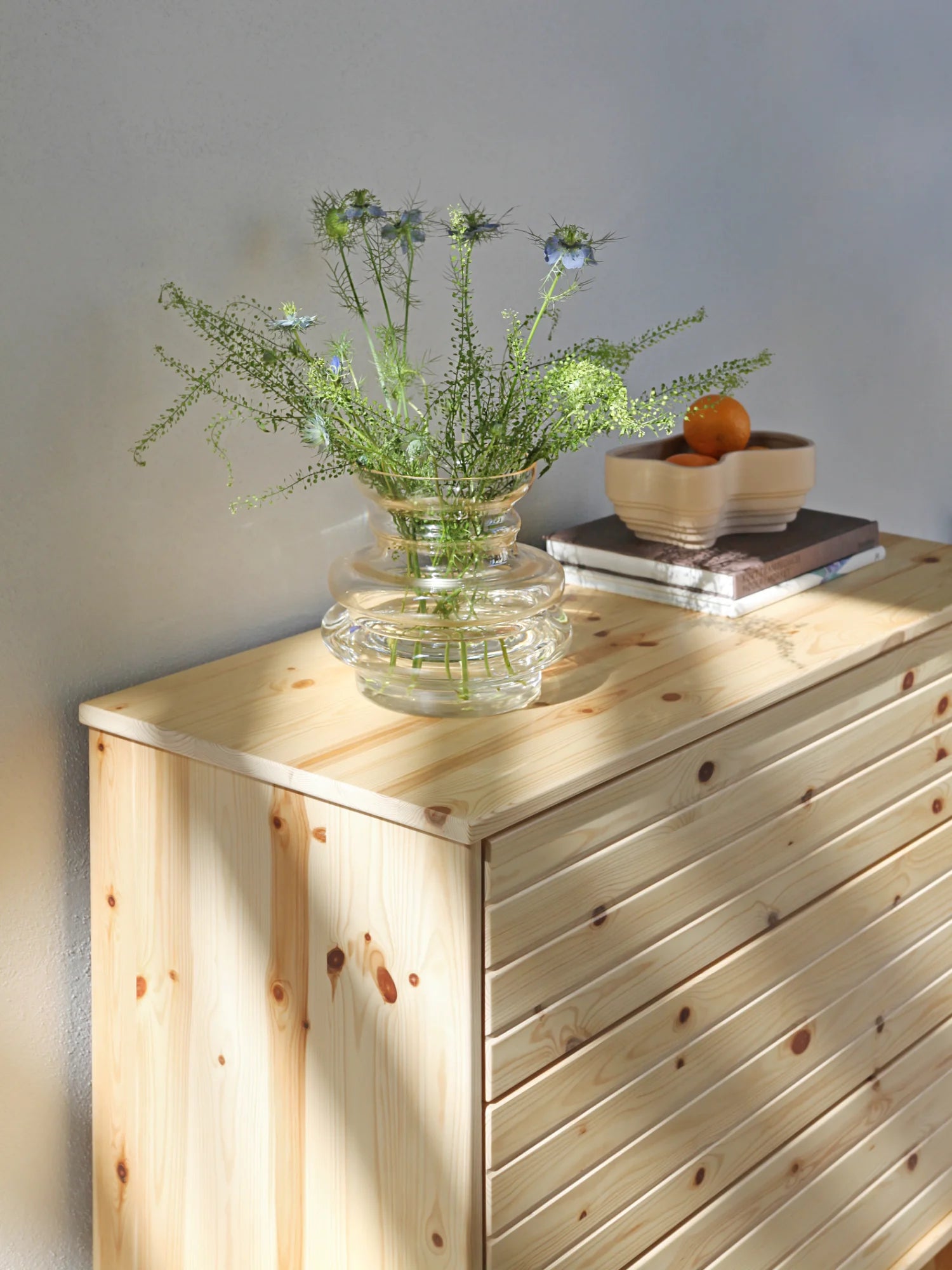Kommo Dresser