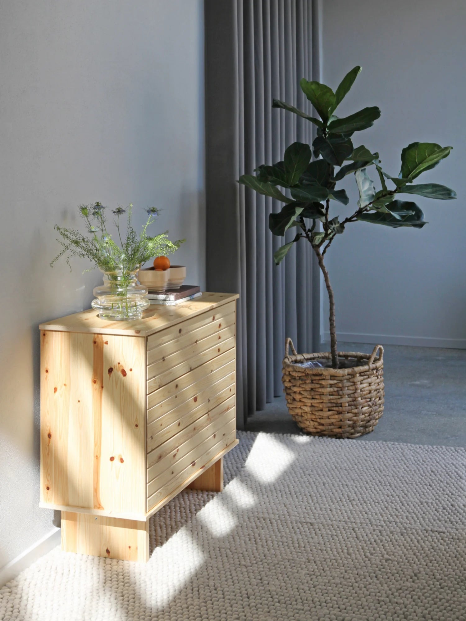 Kommo Dresser