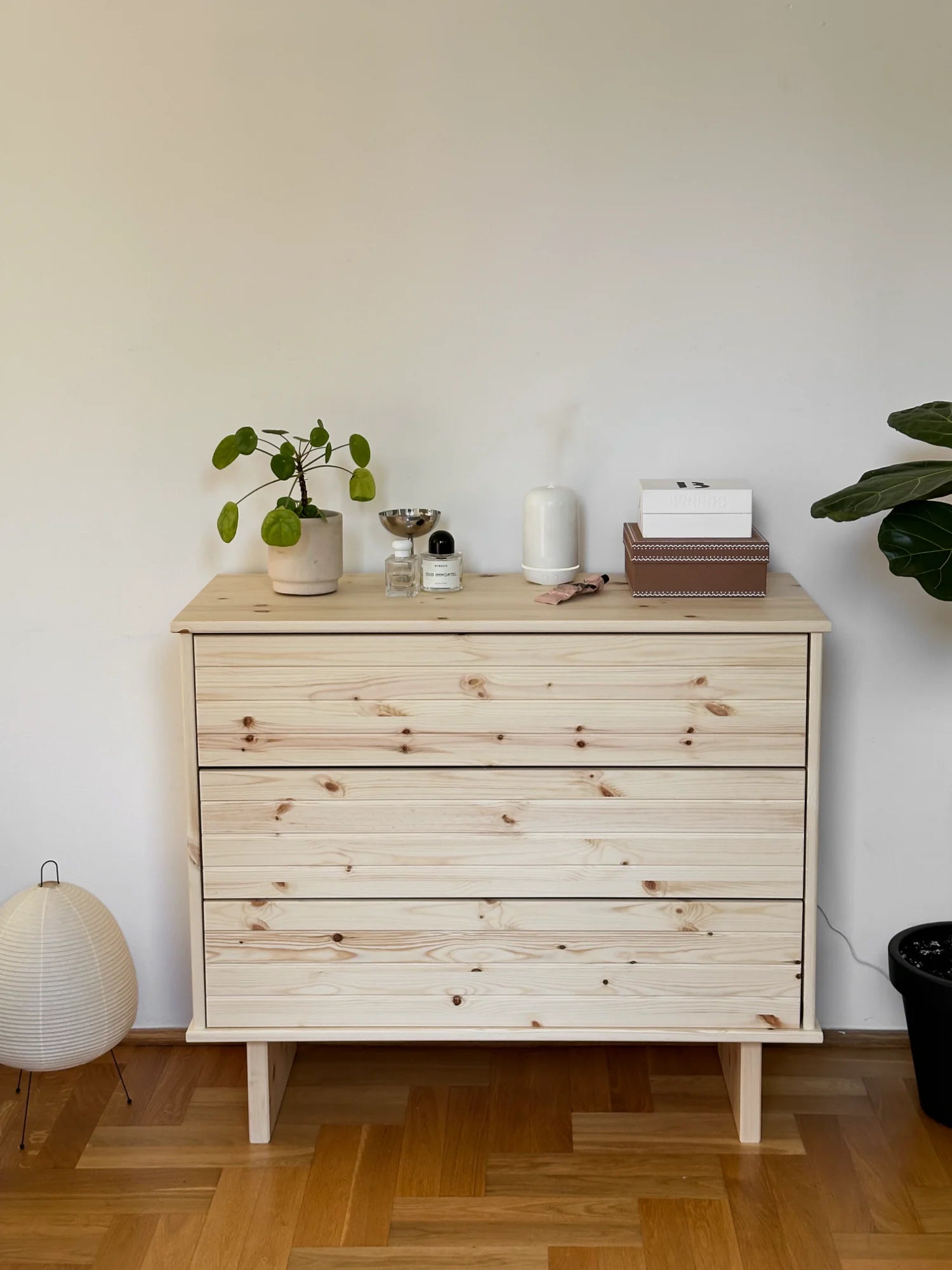Kommo Dresser