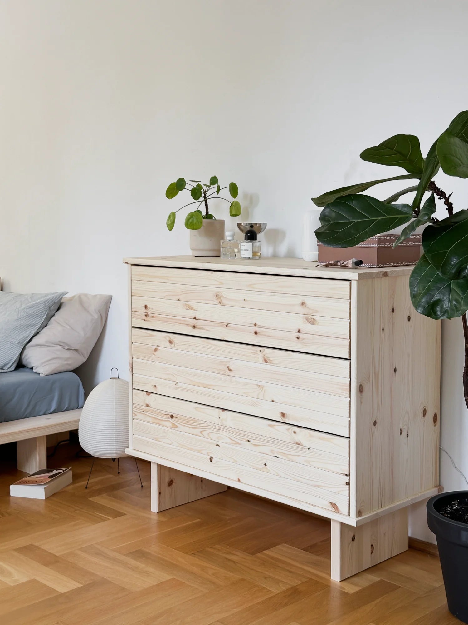 Kommo Dresser