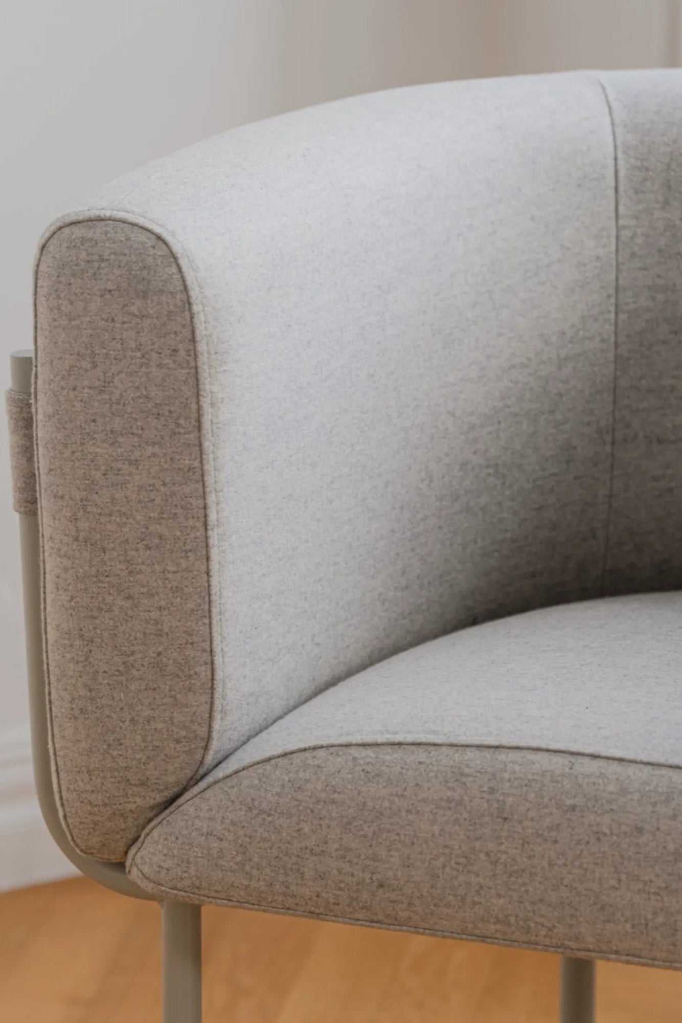 Ubi Mini Armchair in white faux fur with silver metal legs