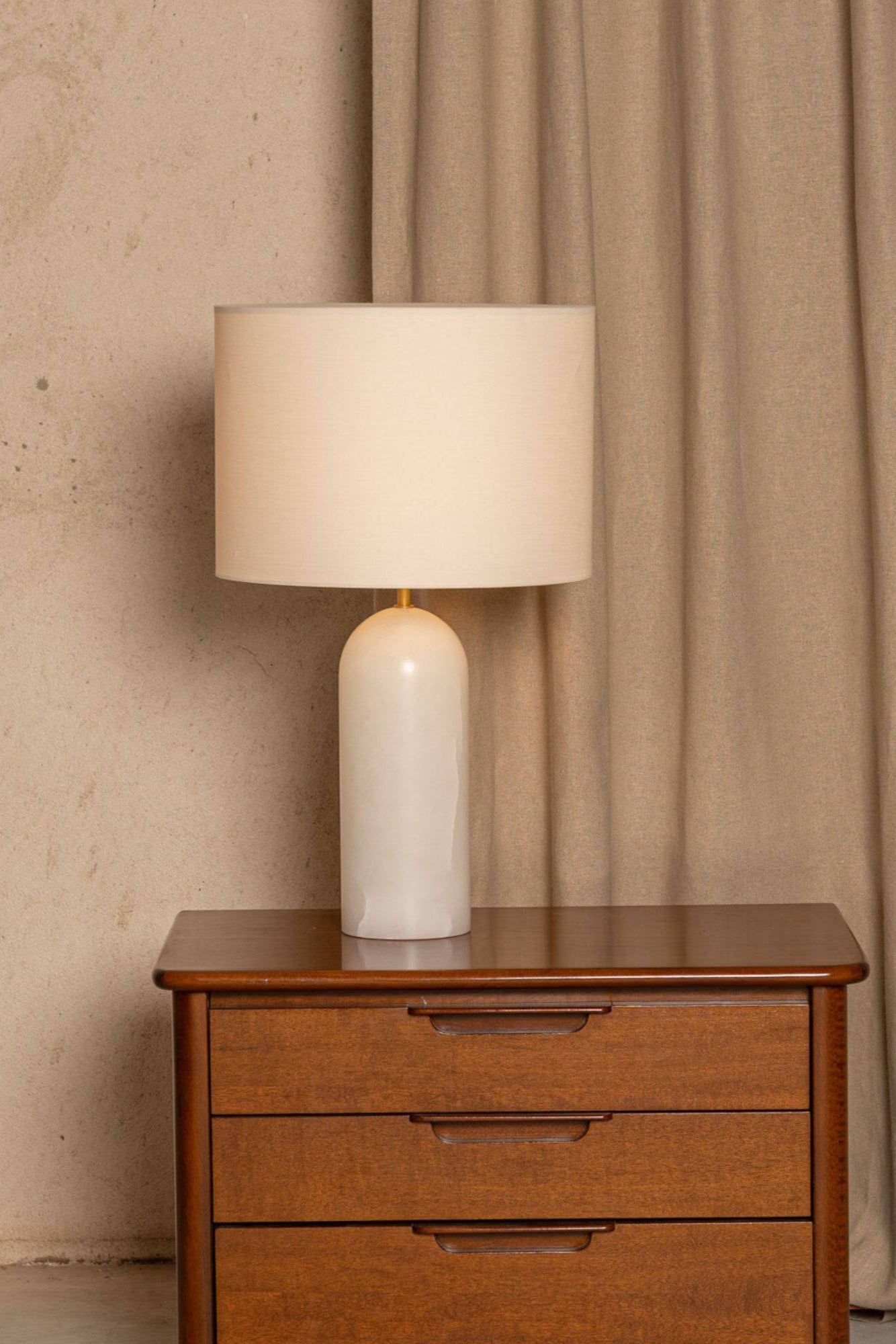 Pura Alabaster Lamp