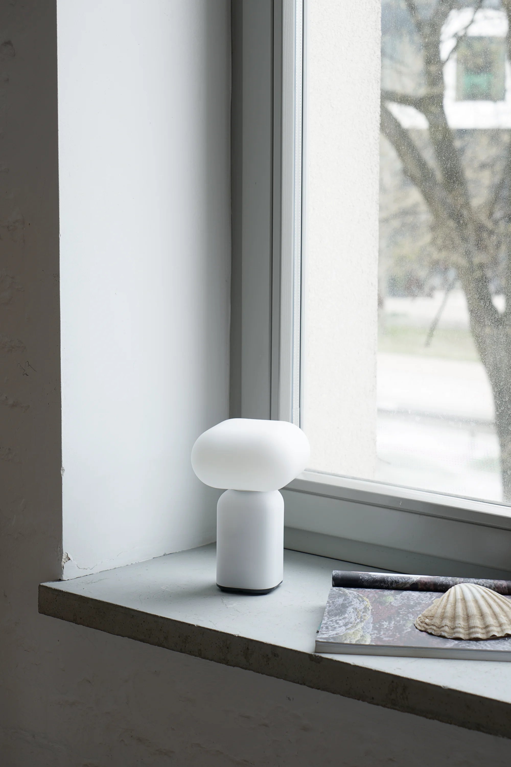 Velis Portable Lamp