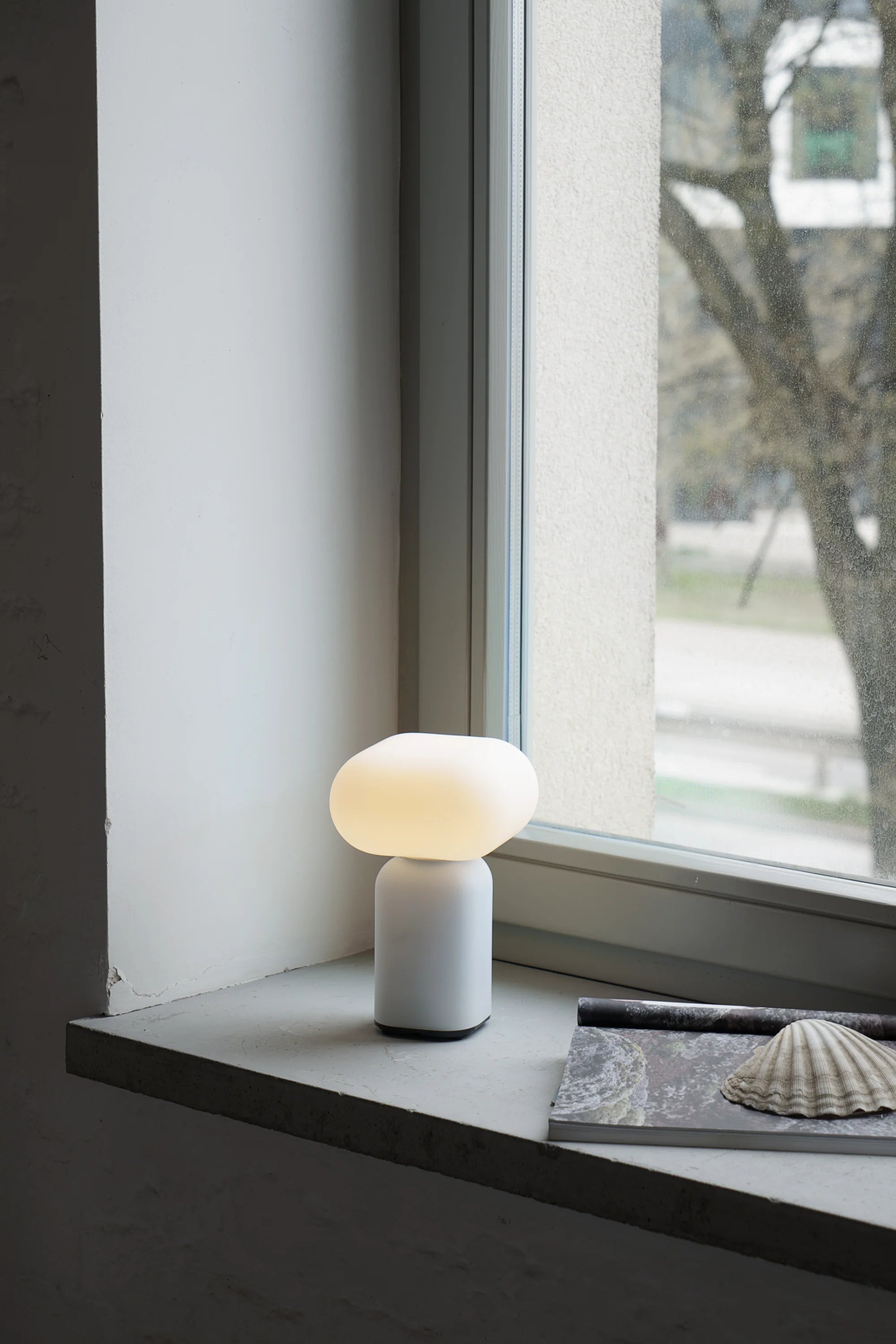 Velis Portable Lamp