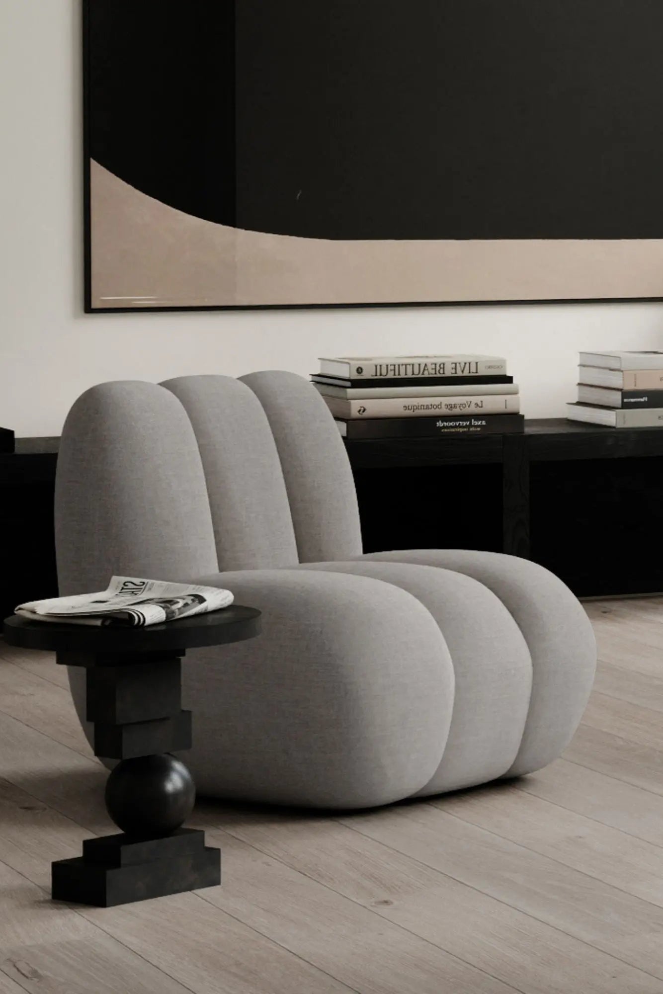  Elegant and ergonomic toe lounge chair with soft cushioned seat 