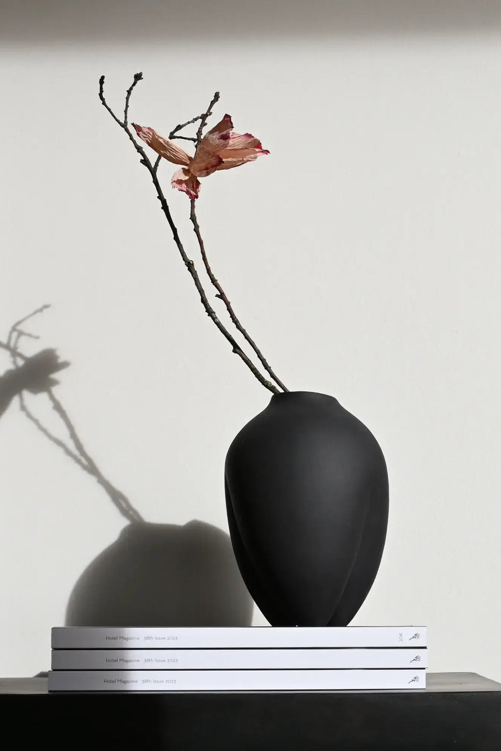 Tall and elegant Sumo Vase Slim, perfect for displaying flowers