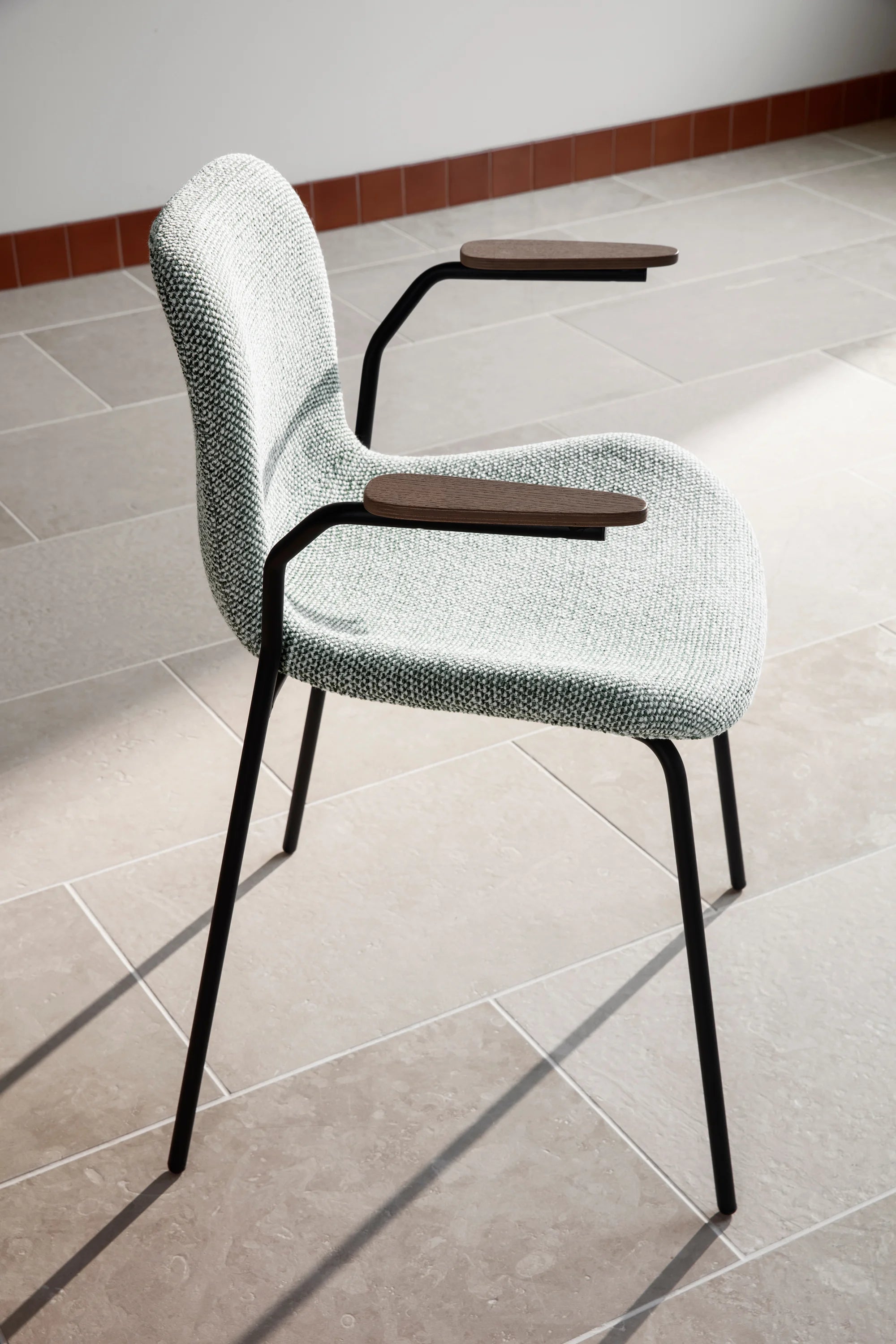 Langue Chair w/ Armrest