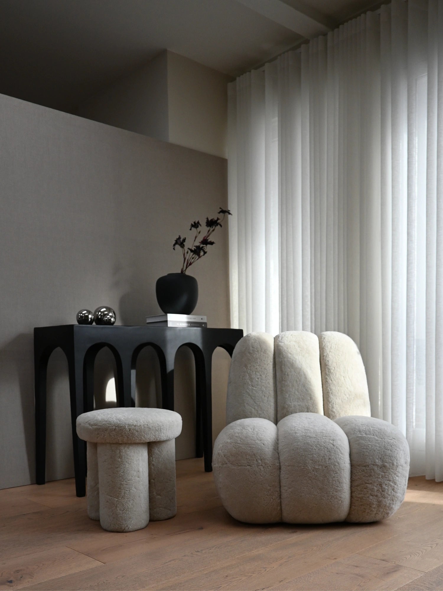 101 CPH Big Foot Stool, fluffy light beige boucle wool stool with three thick, cylindrical legs, offering a modern and soft texture. This stylish piece is perfect for adding comfortable, contemporary seating or an elegant footrest to any luxury living space.