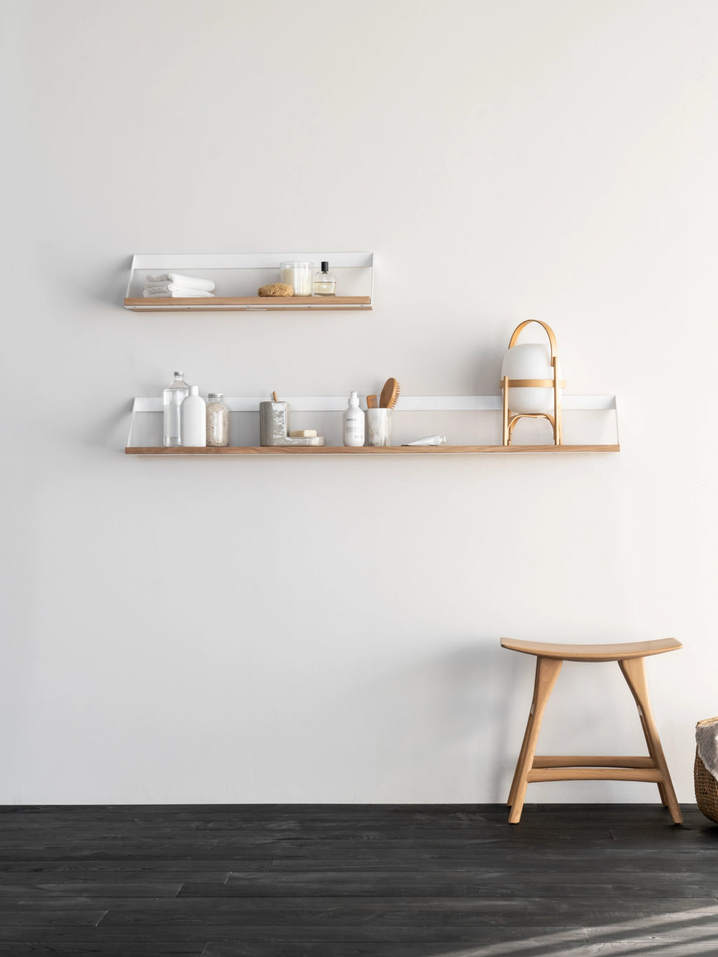 Ethnicraft Wall Shelf, a modern minimalist floating shelf featuring a natural solid oak wood plank with a sleek white metal frame, creating a clean and contemporary design. This versatile wood and metal shelf is perfect for elegant bathroom storage, Scandinavian living room display, or minimalist home office organization.