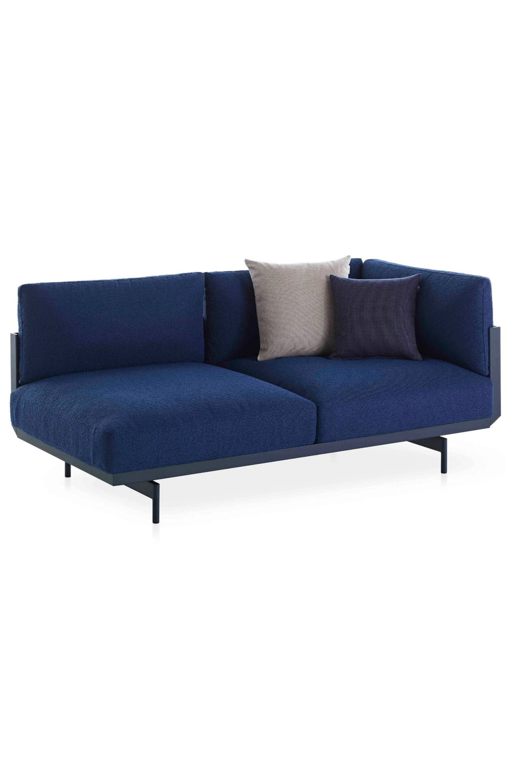 Gandia Blasco Onde Sectional 1, a modern deep seating outdoor sectional sofa featuring a durable dark grey aluminum frame and plush navy blue textured outdoor fabric upholstery. Its low-profile design and clean lines create a contemporary aesthetic, complemented by two coordinating throw pillows in light grey and dark blue, ideal for a sophisticated outdoor living room or stylish patio lounge area.