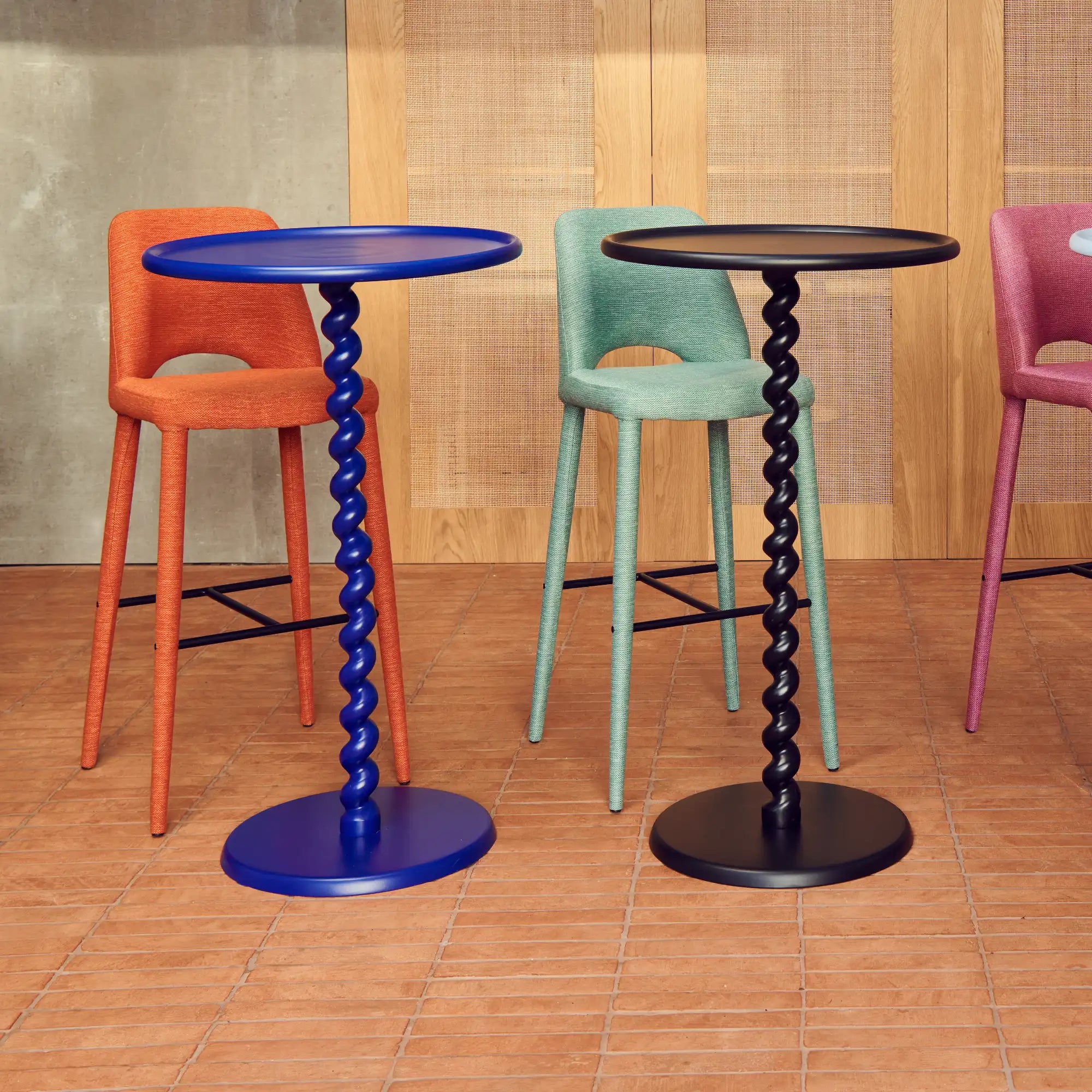 Twister Bar Table