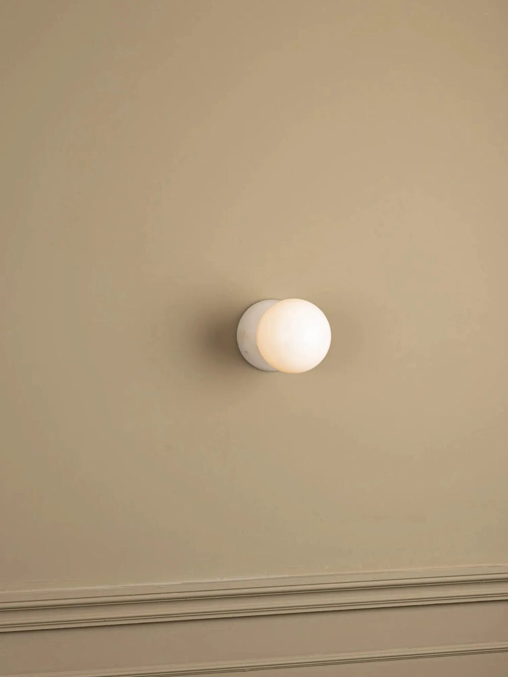 Eklipso Wall Lamp