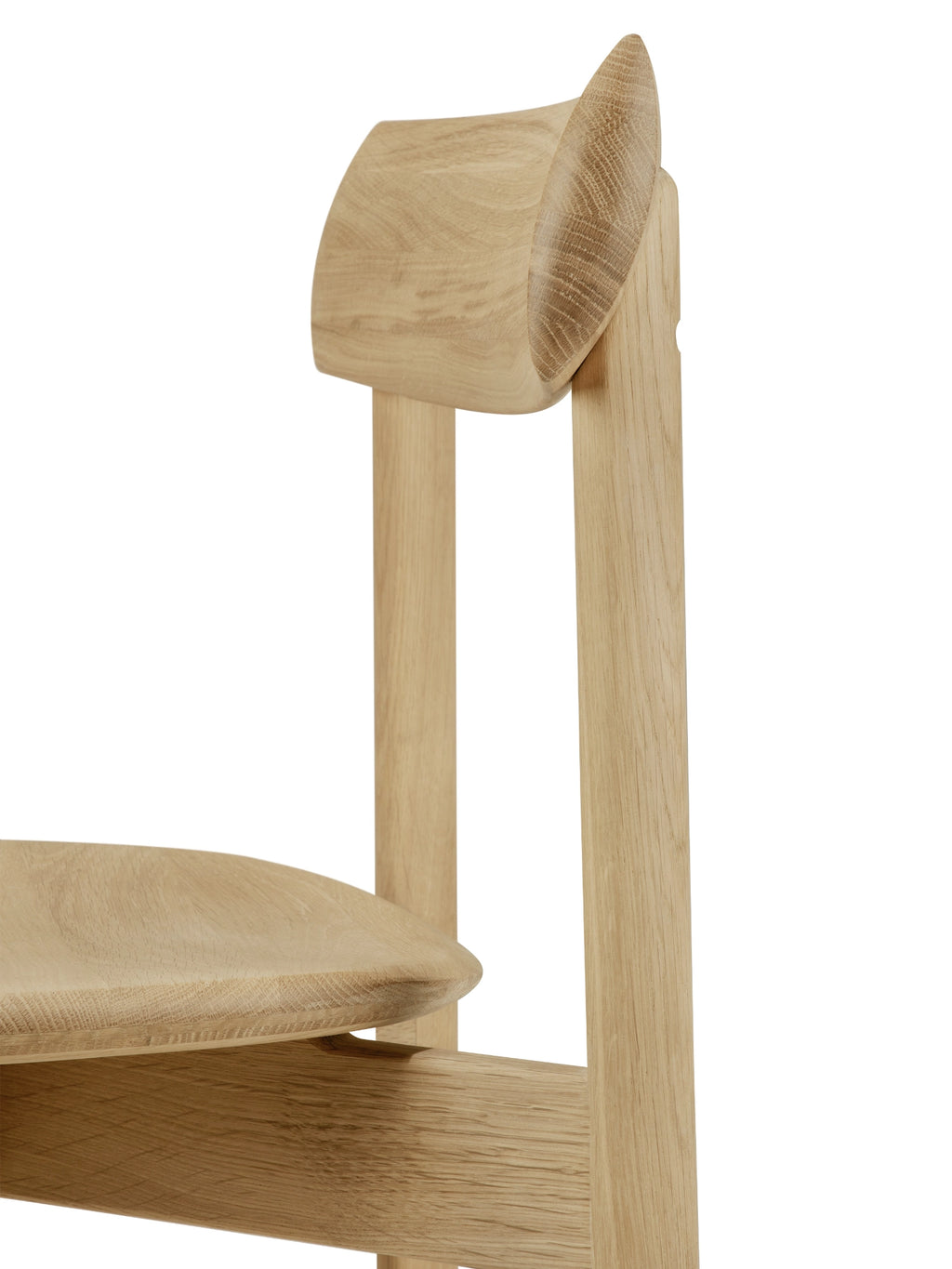 Ethnicraft Risu Dining Chair, a modern minimalist dining chair crafted from light natural solid oak with a smooth, visible wood grain. It features a distinctive curved backrest and a sculpted seat, showcasing clean Scandinavian design and organic modern lines. Perfect for Japandi dining rooms or contemporary kitchen spaces.