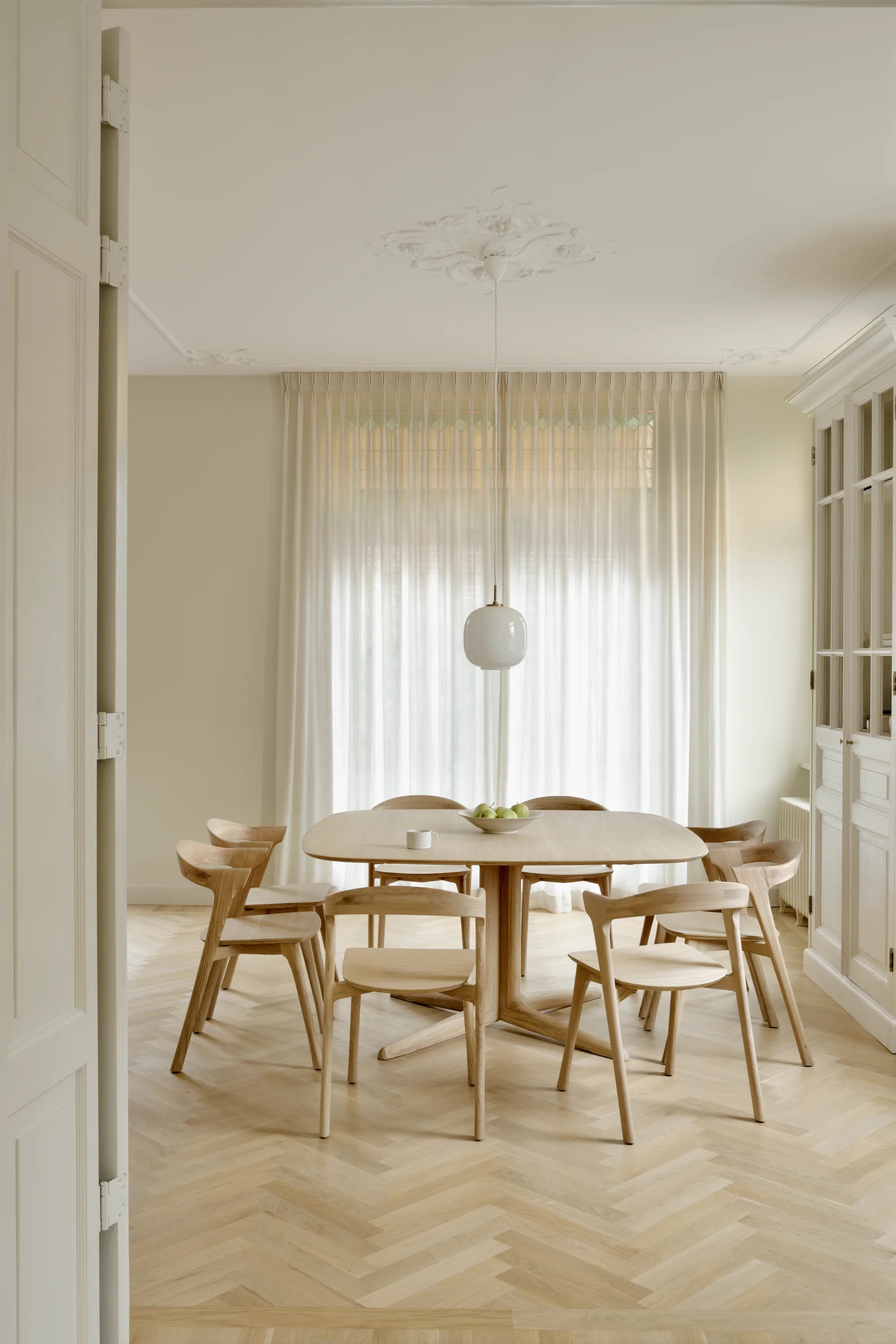 Corto Dining Table