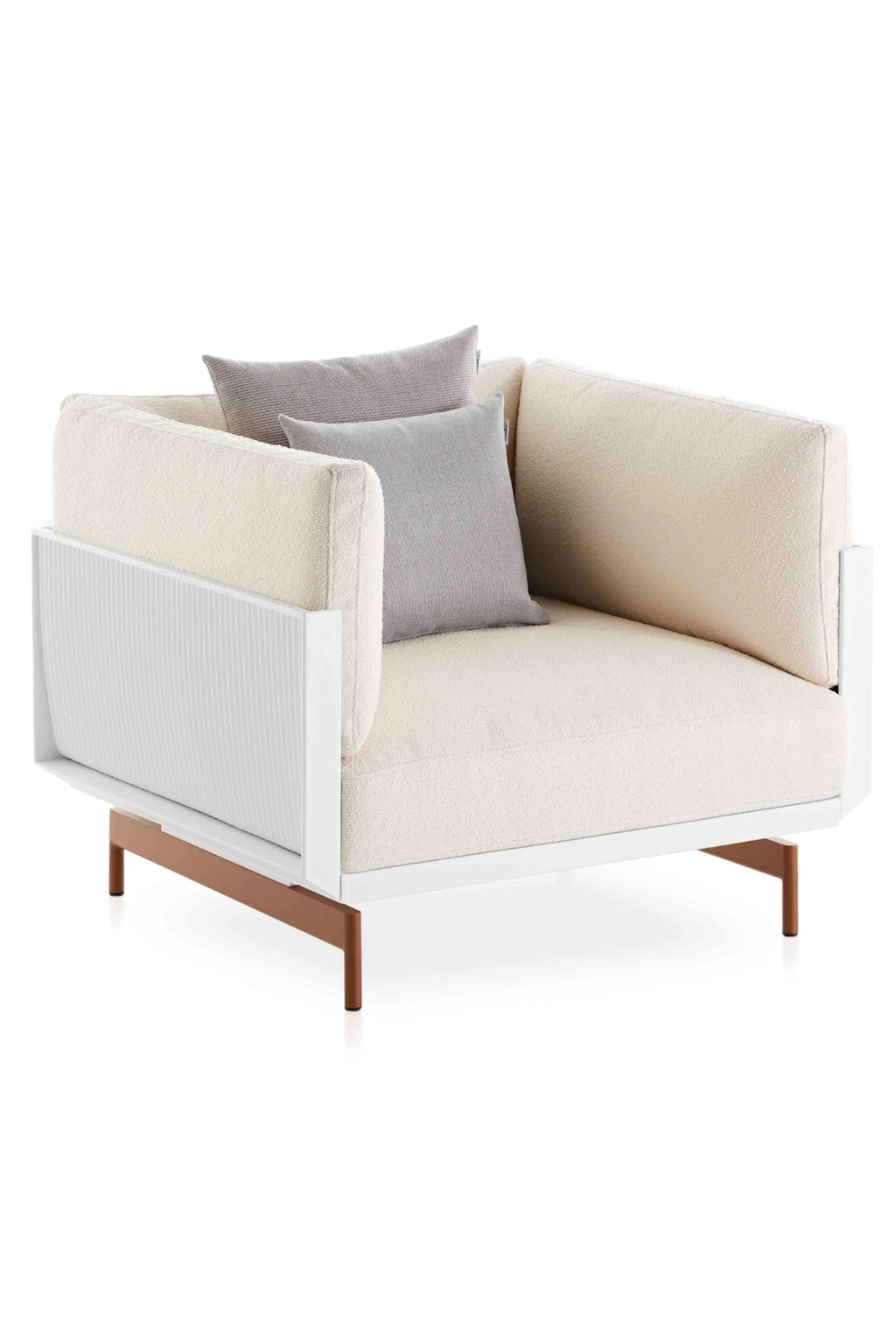 Gandia Blasco Onde Lounge Chair, a modern outdoor lounge chair featuring a crisp white powder-coated aluminum frame with a distinctive ribbed side panel, plush cream-colored textured outdoor fabric cushions, and.