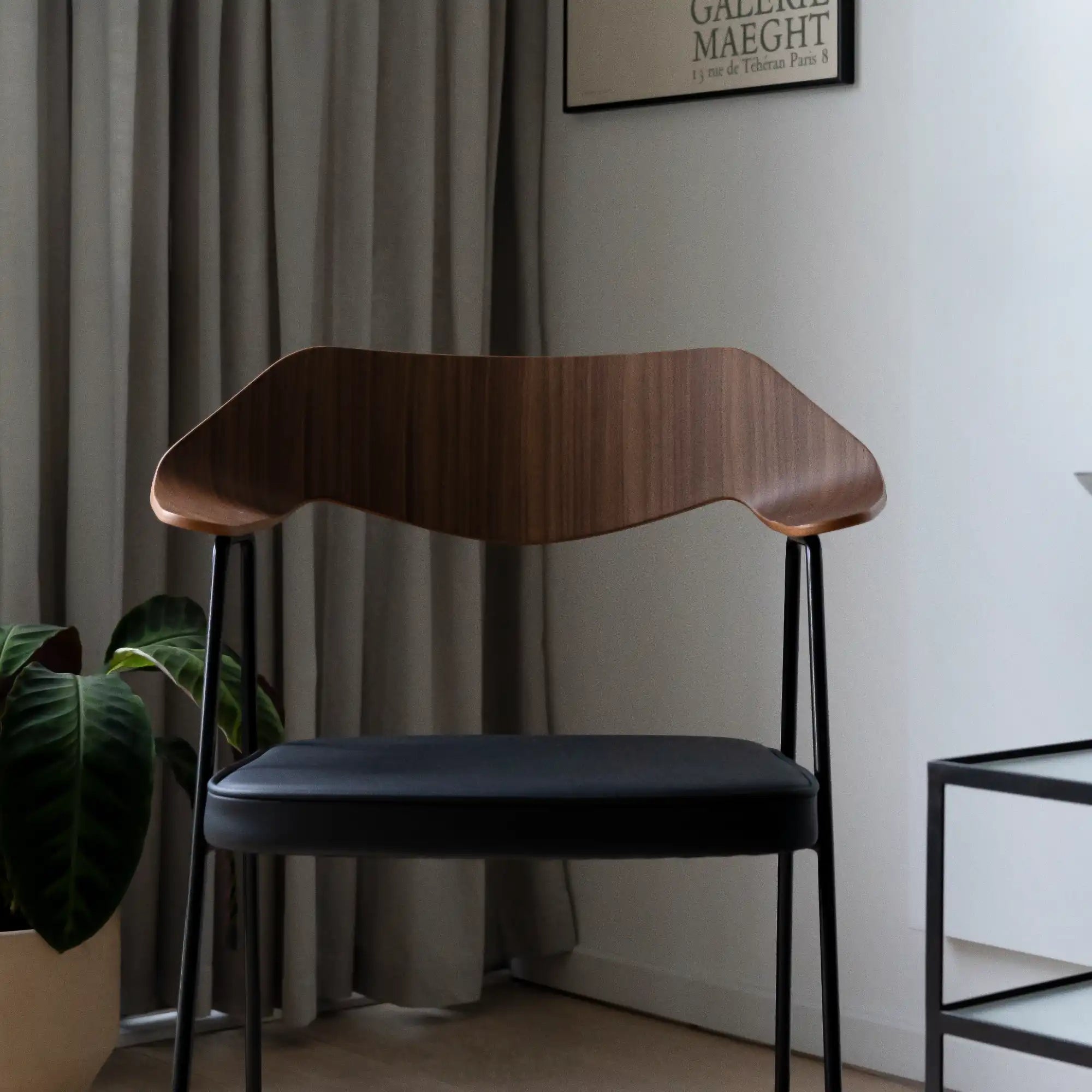 Case 675 chair best sale