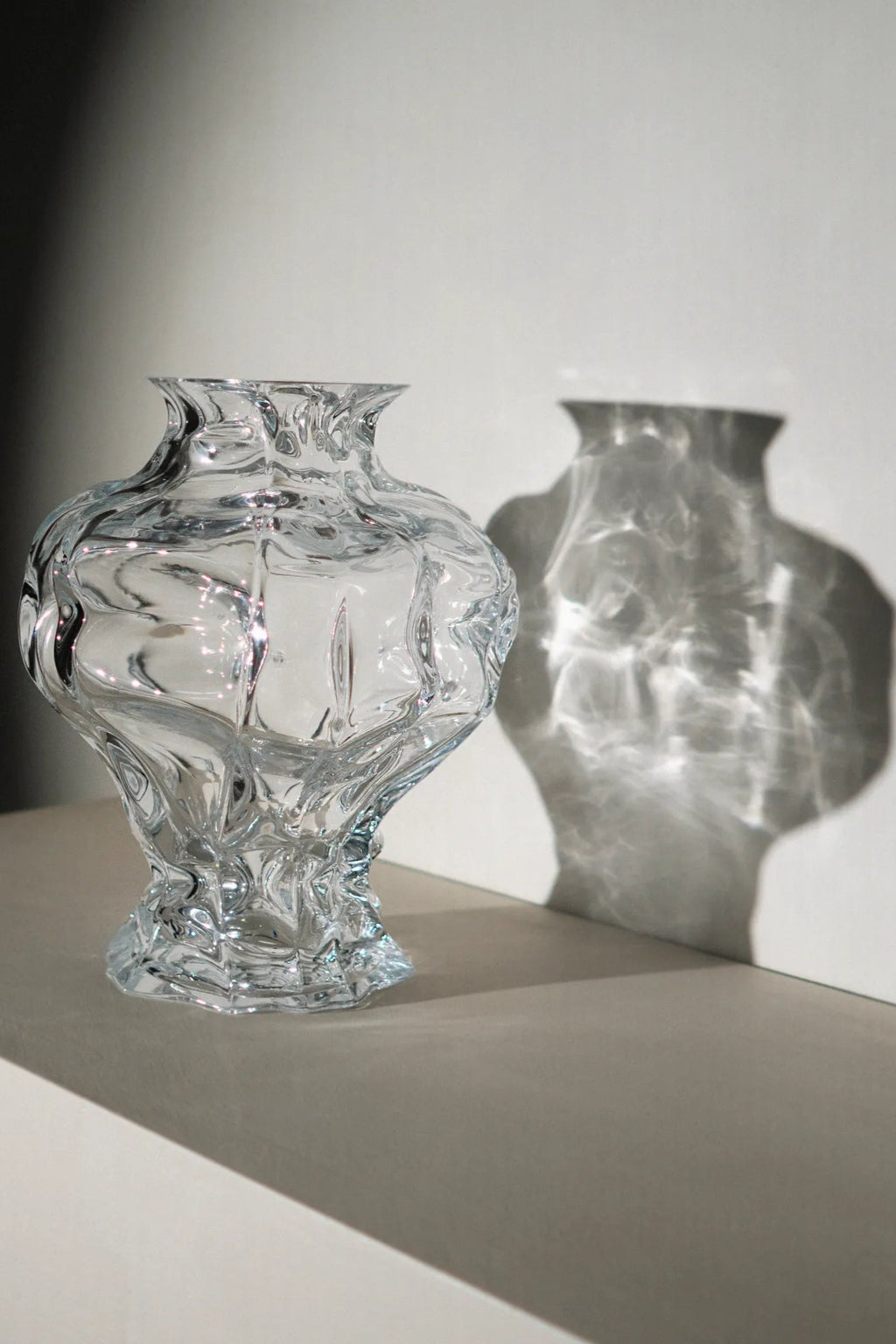 Handcrafted glass Ammonit Vase with intricate design and a glossy finish