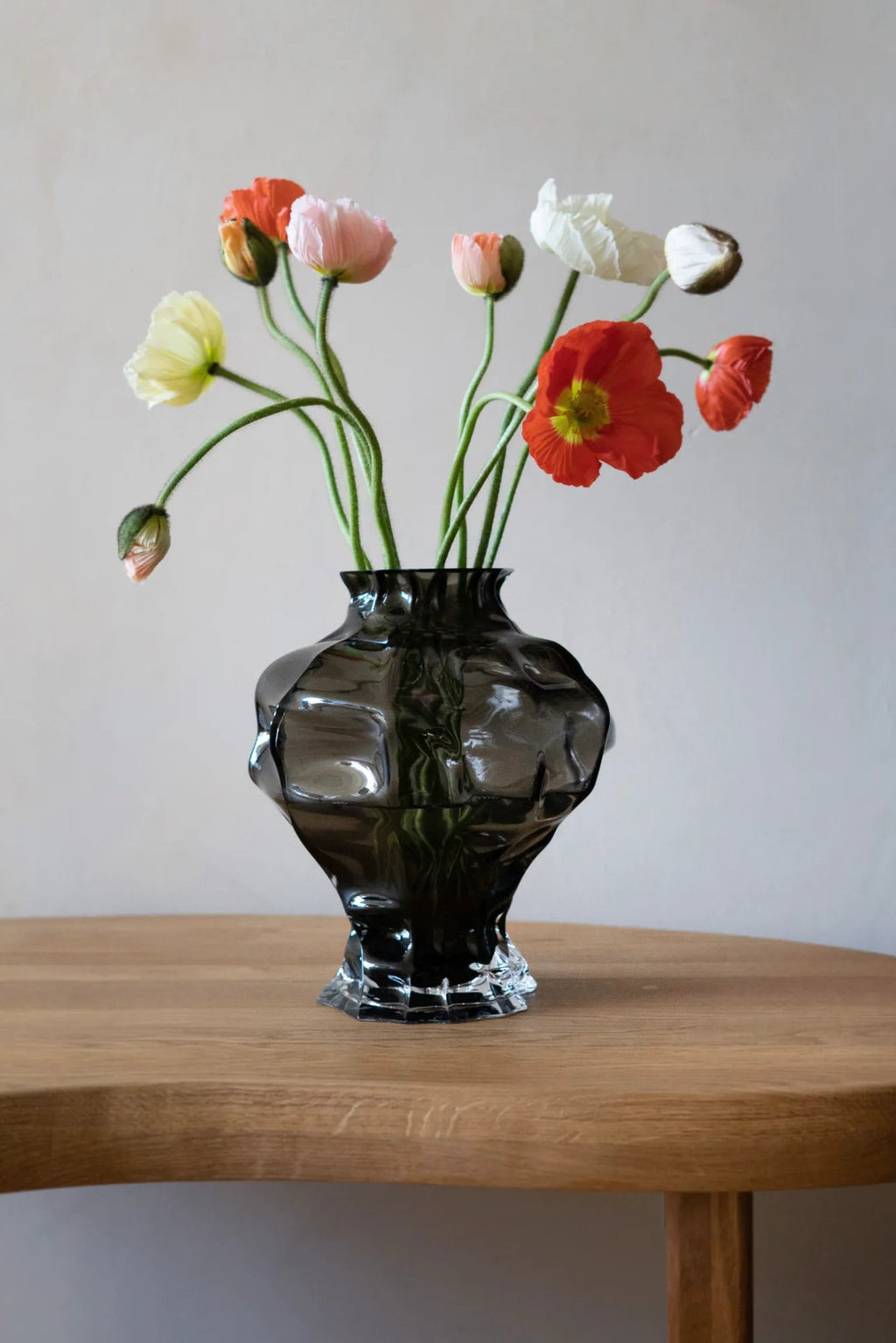 Beautiful handcrafted glass Ammonit Vase with intricate spiral pattern design