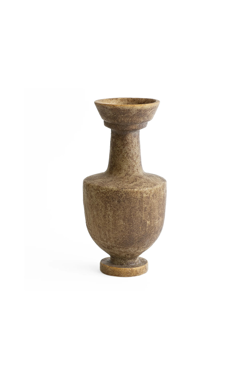 Canoa Lab Arq 003 Búfalo Vase, a classic, sturdy, brown ceramic vase with a textured, matte finish, featuring a wide, flat base, a cylindrical body, and a flared rim, displayed on a white background.