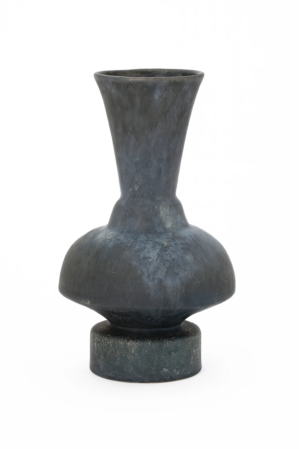 Canoa Lab Arq 014 Vase, a handcrafted sculptural ceramic vase featuring a matte charcoal grey finish with subtle distressed highlights and a unique organic profile.