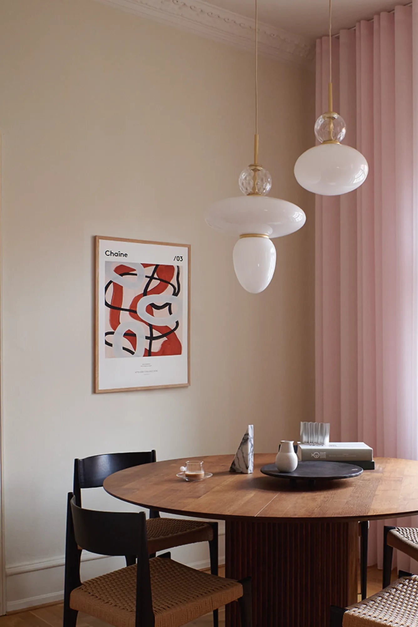 Chaine product displayed in a professional setting to demonstrate its versatility and reliability