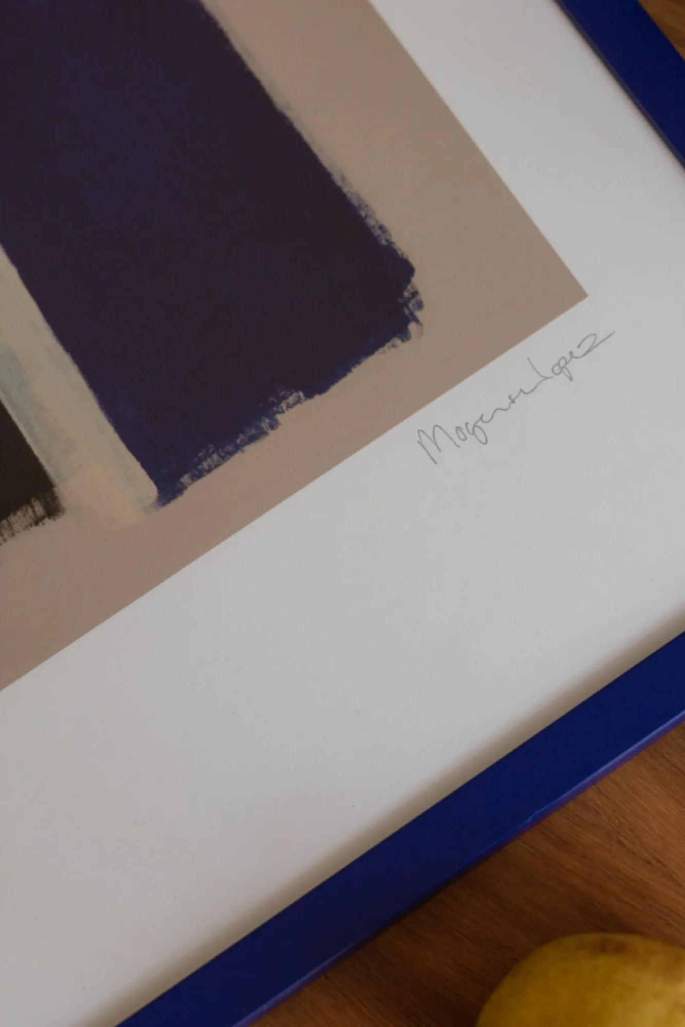 Alt text: Elegant and stylish checkered pattern product, perfect for adding a touch of sophistication to your space