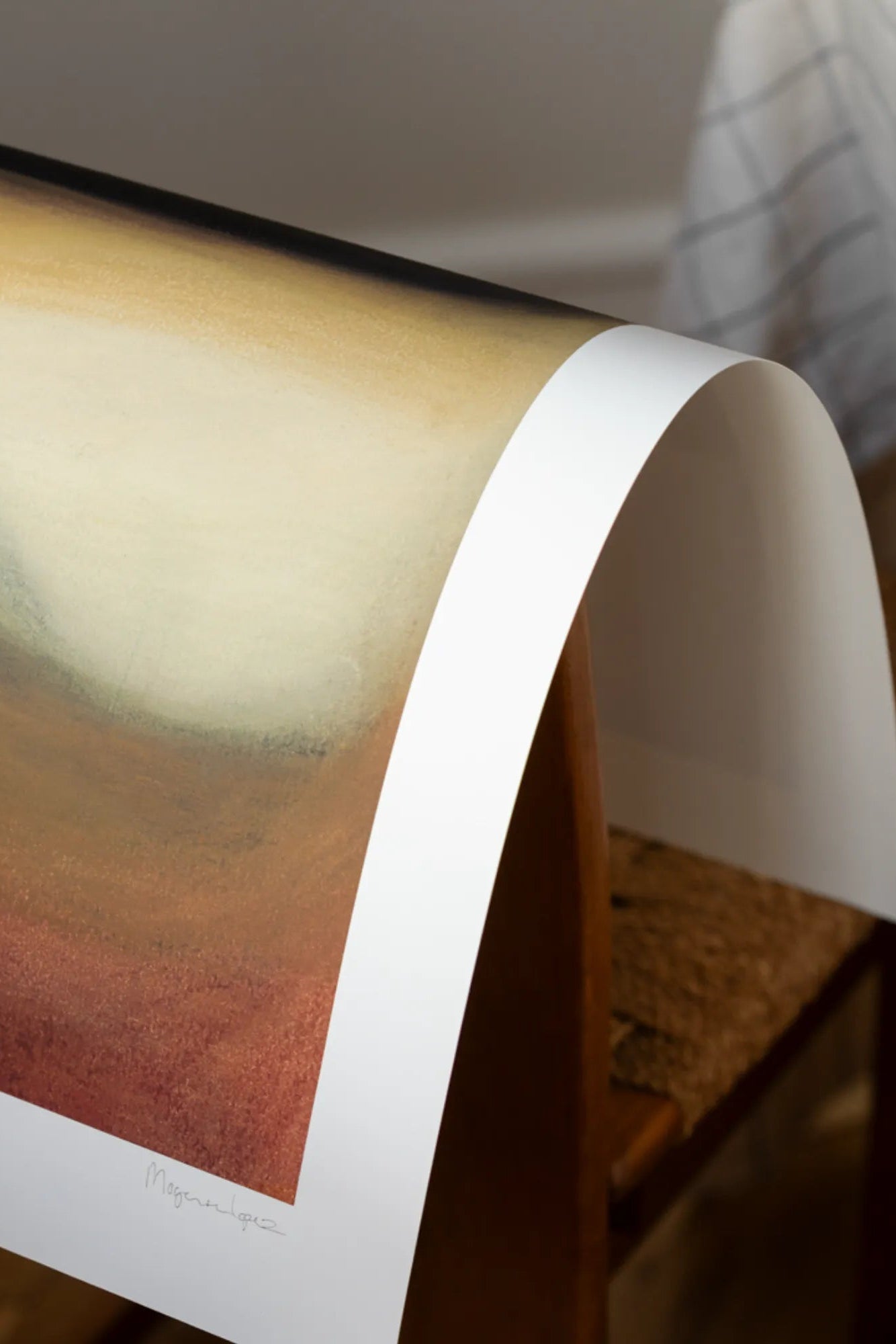 Landshape Tribute 02: A sleek and modern product with a geometric design, perfect for contemporary living spaces