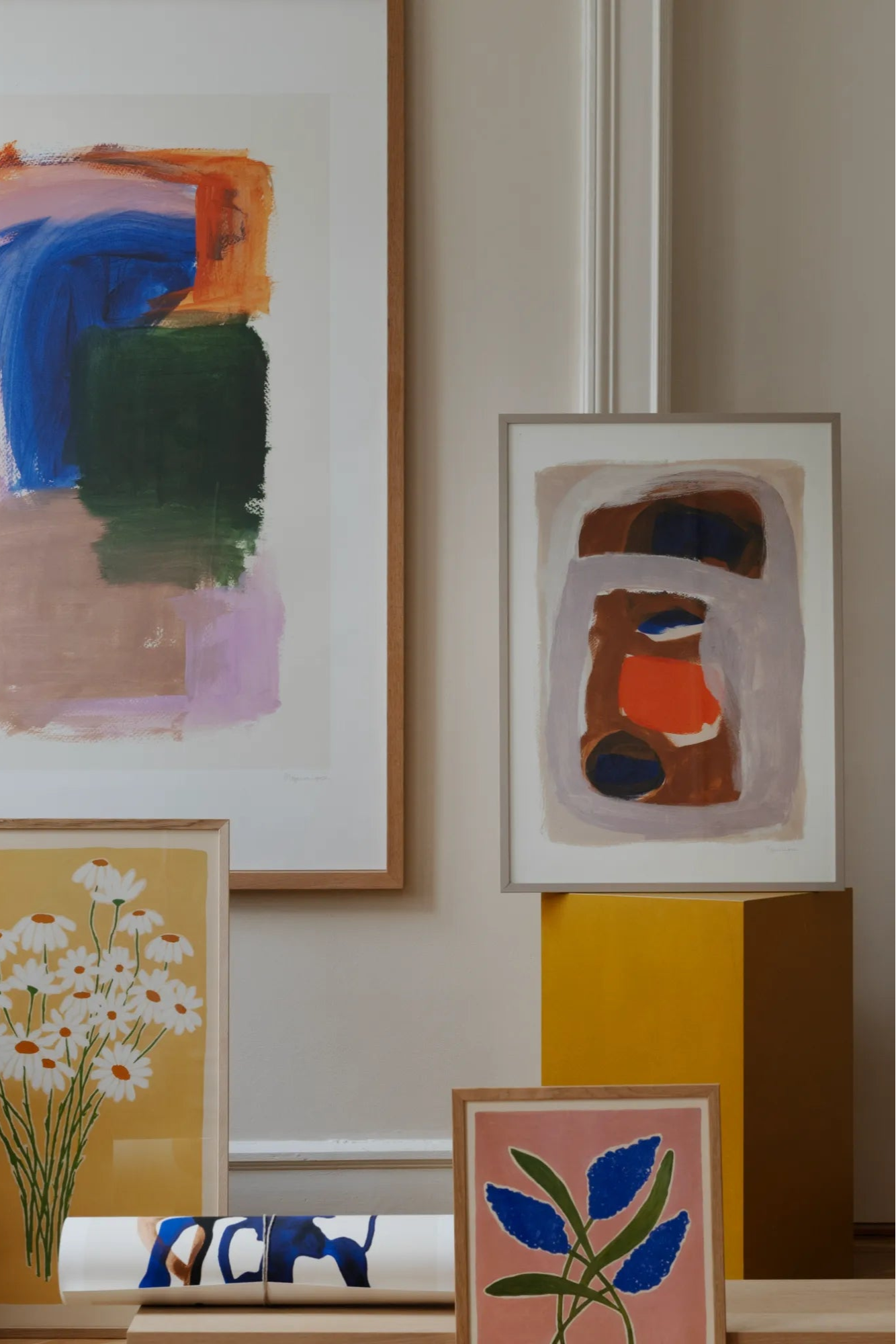 Woman holding the Outline handbag, showcasing its versatile size and shape