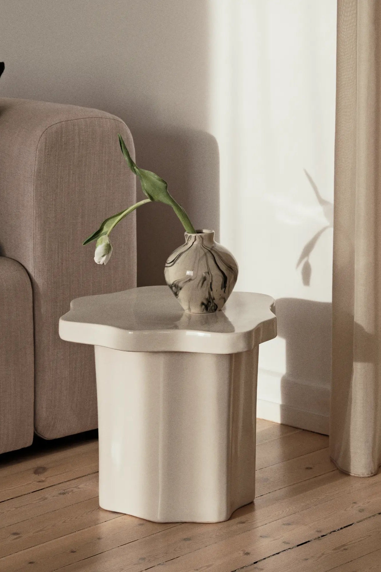 Modern and sleek Sonja Table with a marble top and metal legs