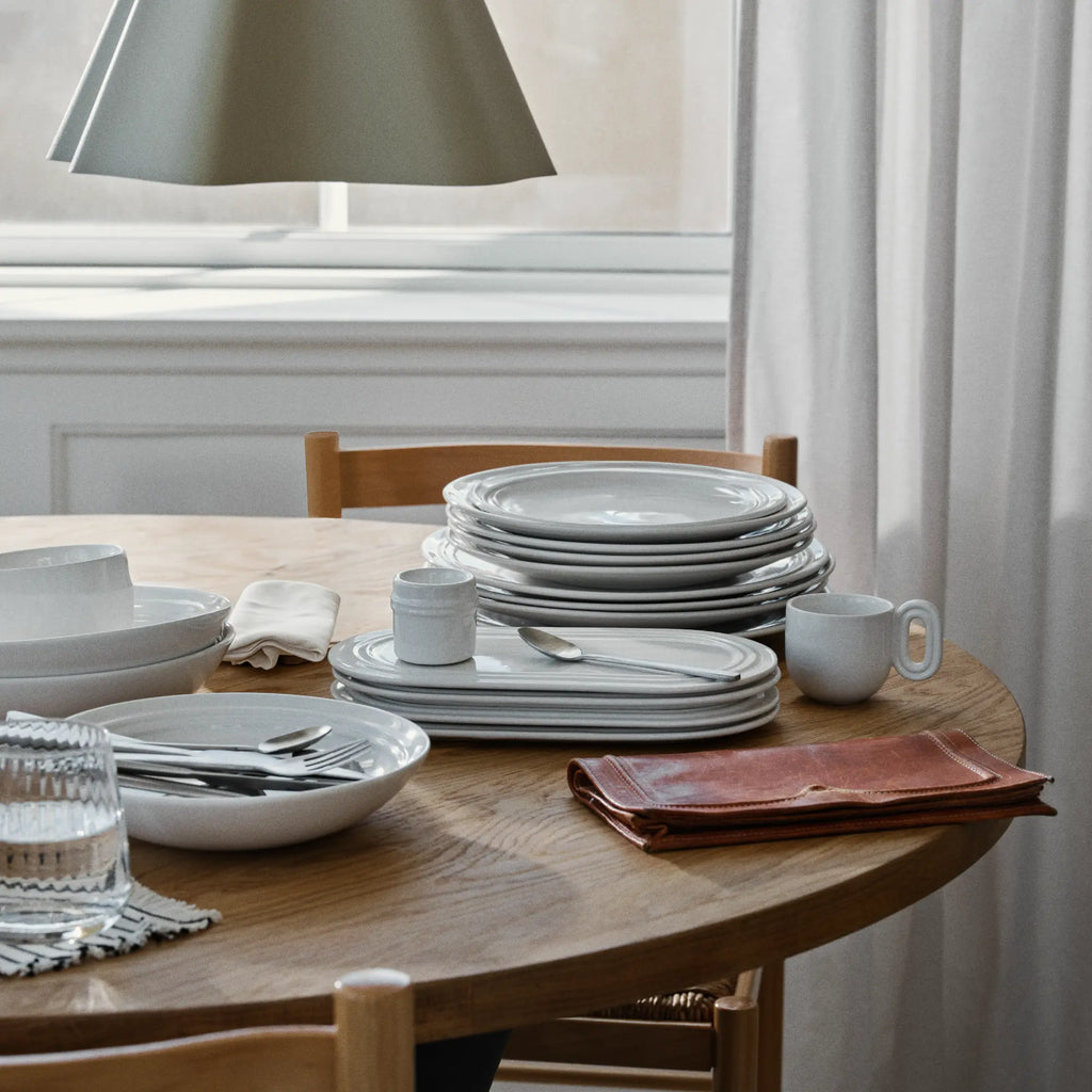  The clean and timeless design of the Stevns Dinner Set effortlessly complements any table setting or kitchen decor