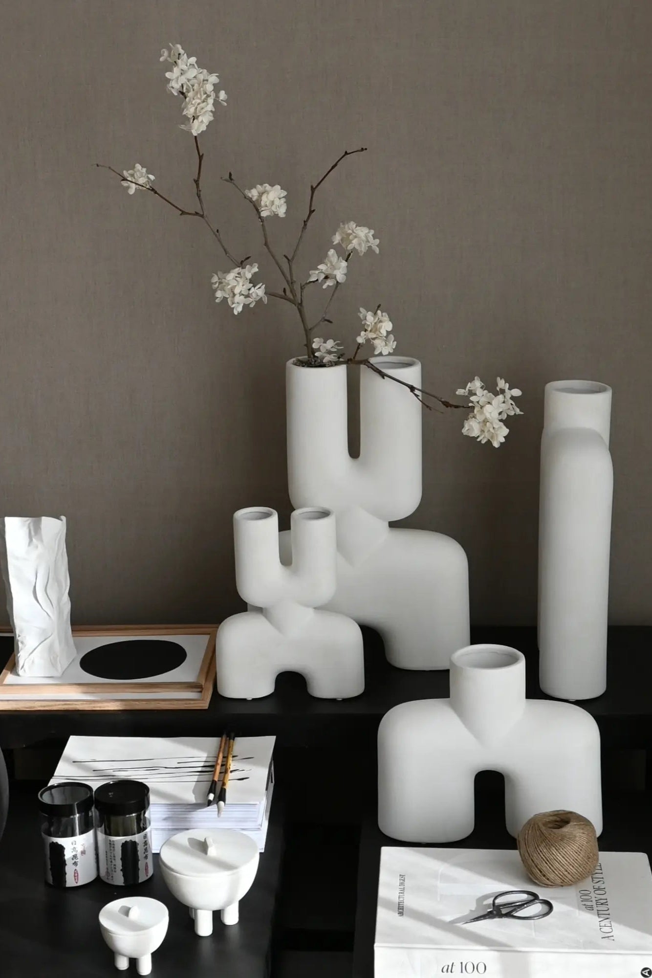 Tall and sleek Uno Cobra Vase - Medio with a unique snake design