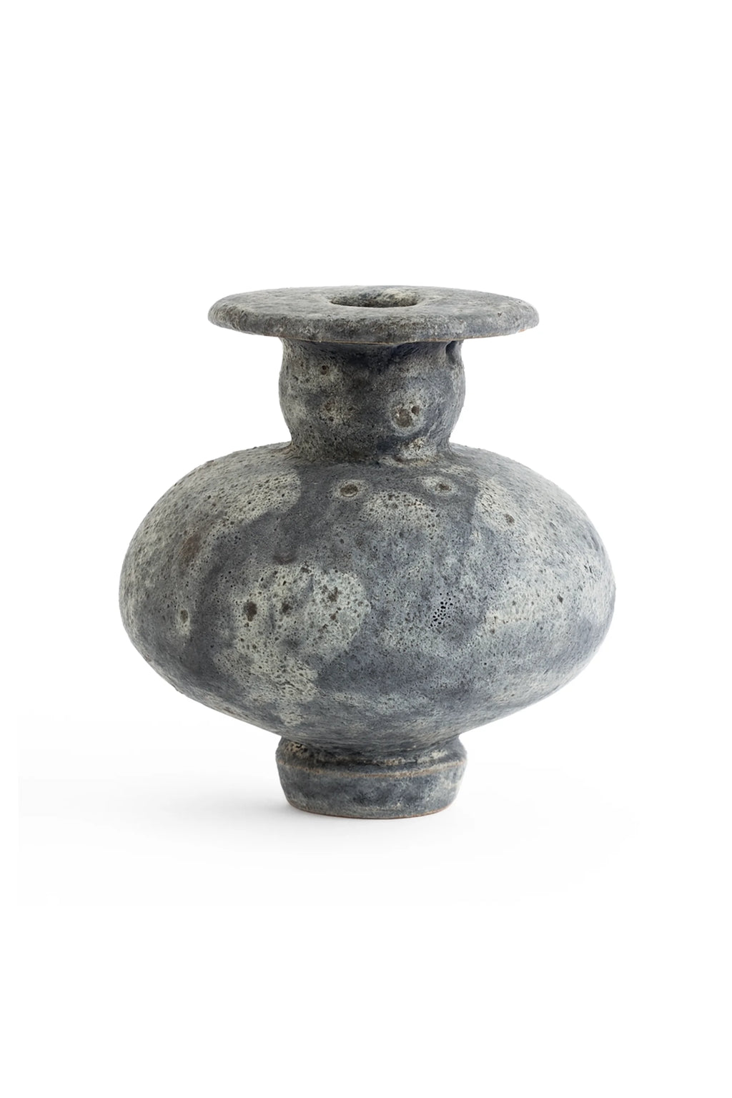 Canoa Lab Cálpide Gecko Vase, a full front view of the modern, textured ceramic vase. It features a dark gray and light gray speckled pattern resembling gecko skin, a bulbous body, and a wide, flat rim, displayed on a clean white background.