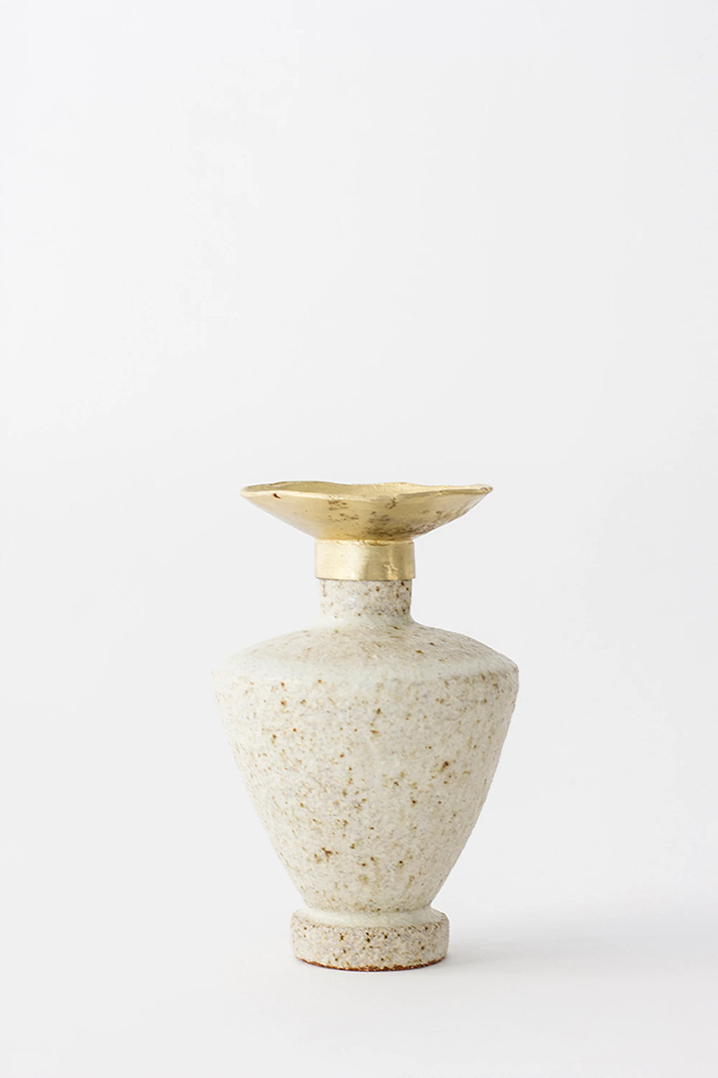 Canoa Lab Isolated n.6 Vase, a modern, elegant ceramic vase with a speckled off-white textured finish and a striking brass top, displayed on a clean white background.