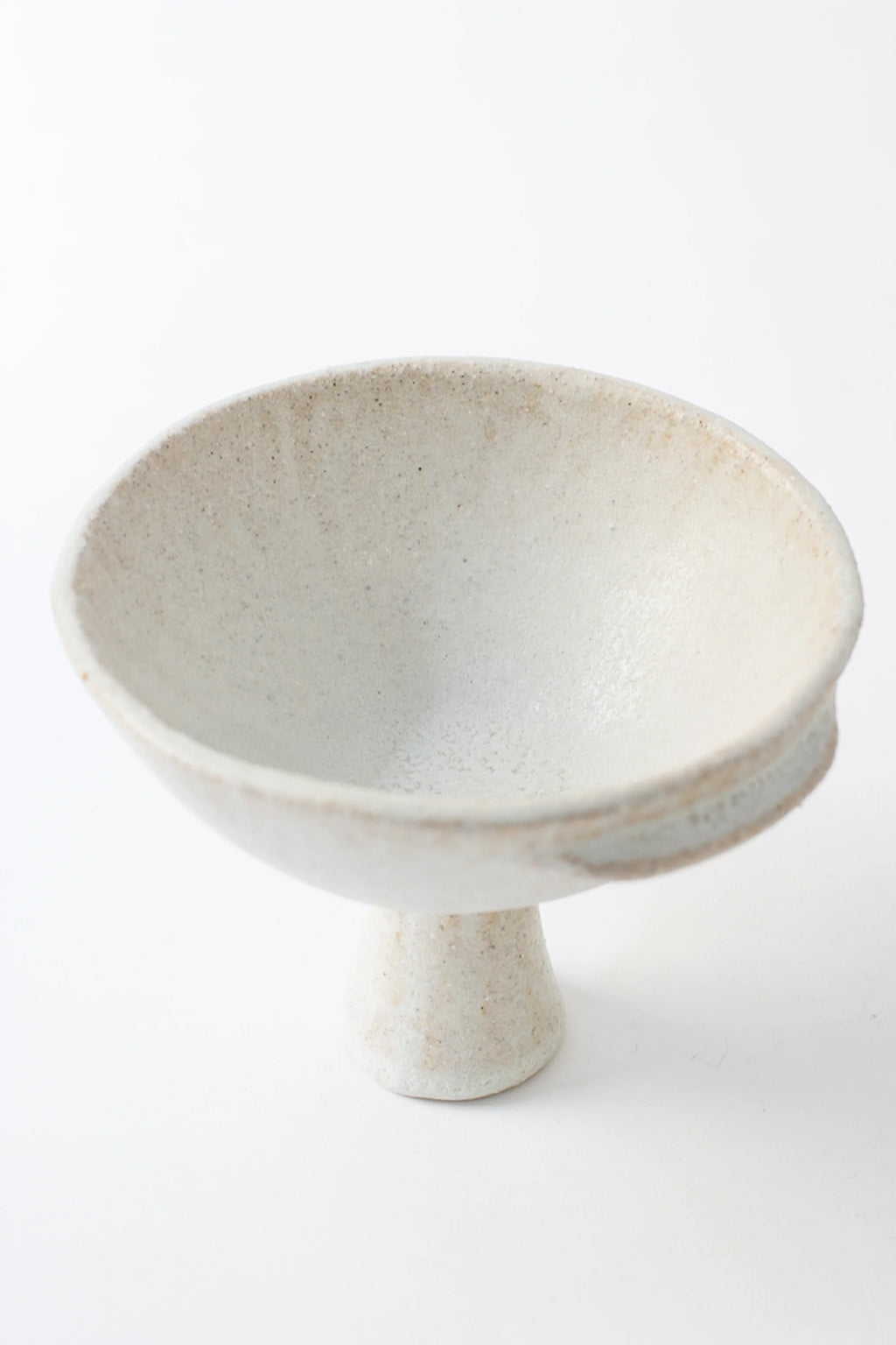 Canoa Lab Skypho Perla Footed Bowl, an elegant, shallow white ceramic bowl with a subtle, textured finish and a sturdy, flared foot, presented on a bright white background.