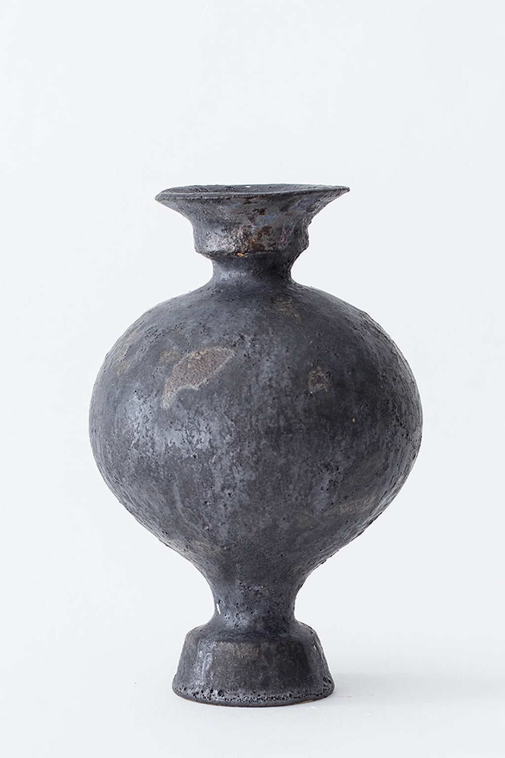 Canoa Lab Lekytho Vase, a full view of the striking, dark charcoal-colored ceramic vase with a textured, matte finish and a classic, elegant silhouette, displayed prominently on a clean white background.