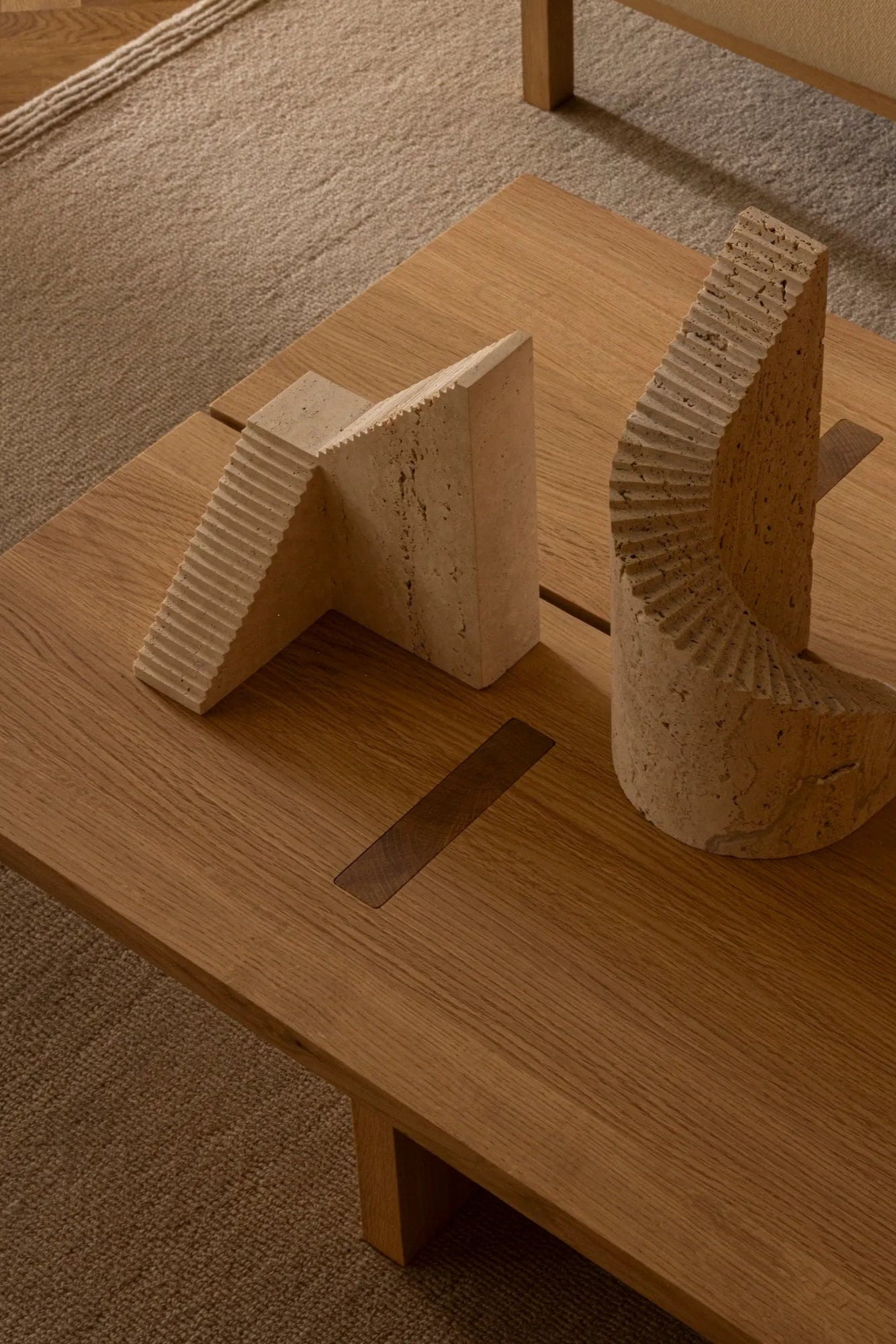 Modern square black and white ground rug with abstract pattern