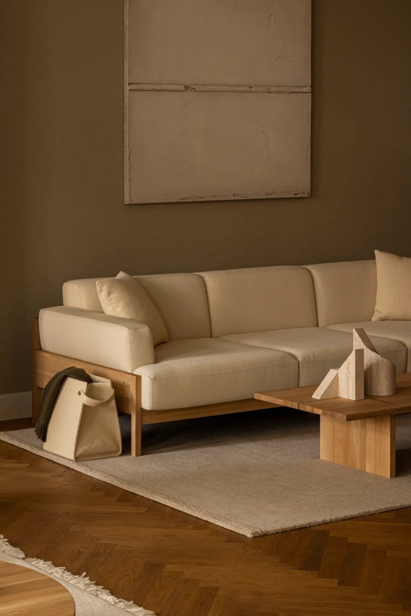 Handwoven round jute ground rug in natural earth tones