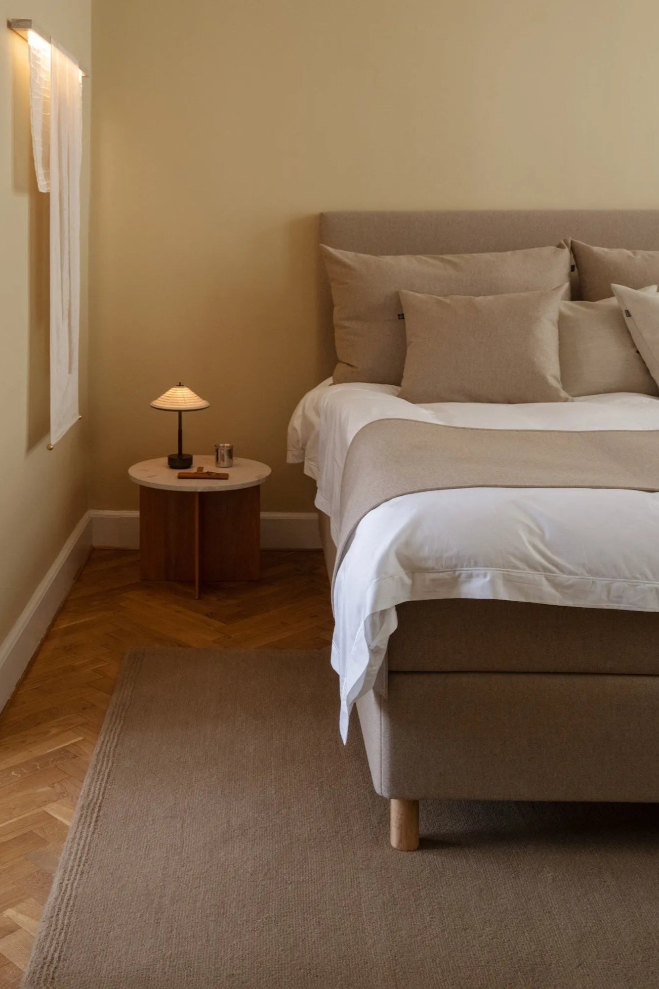 Elegant hand-tufted navy blue and gold ground rug with floral motif